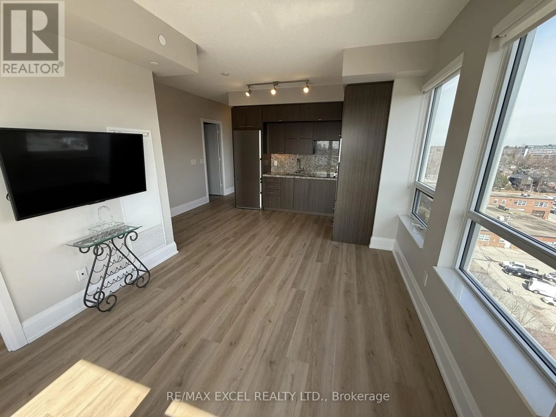 #906 120 HARRISON GARDEN BOULEVARD - Image 4