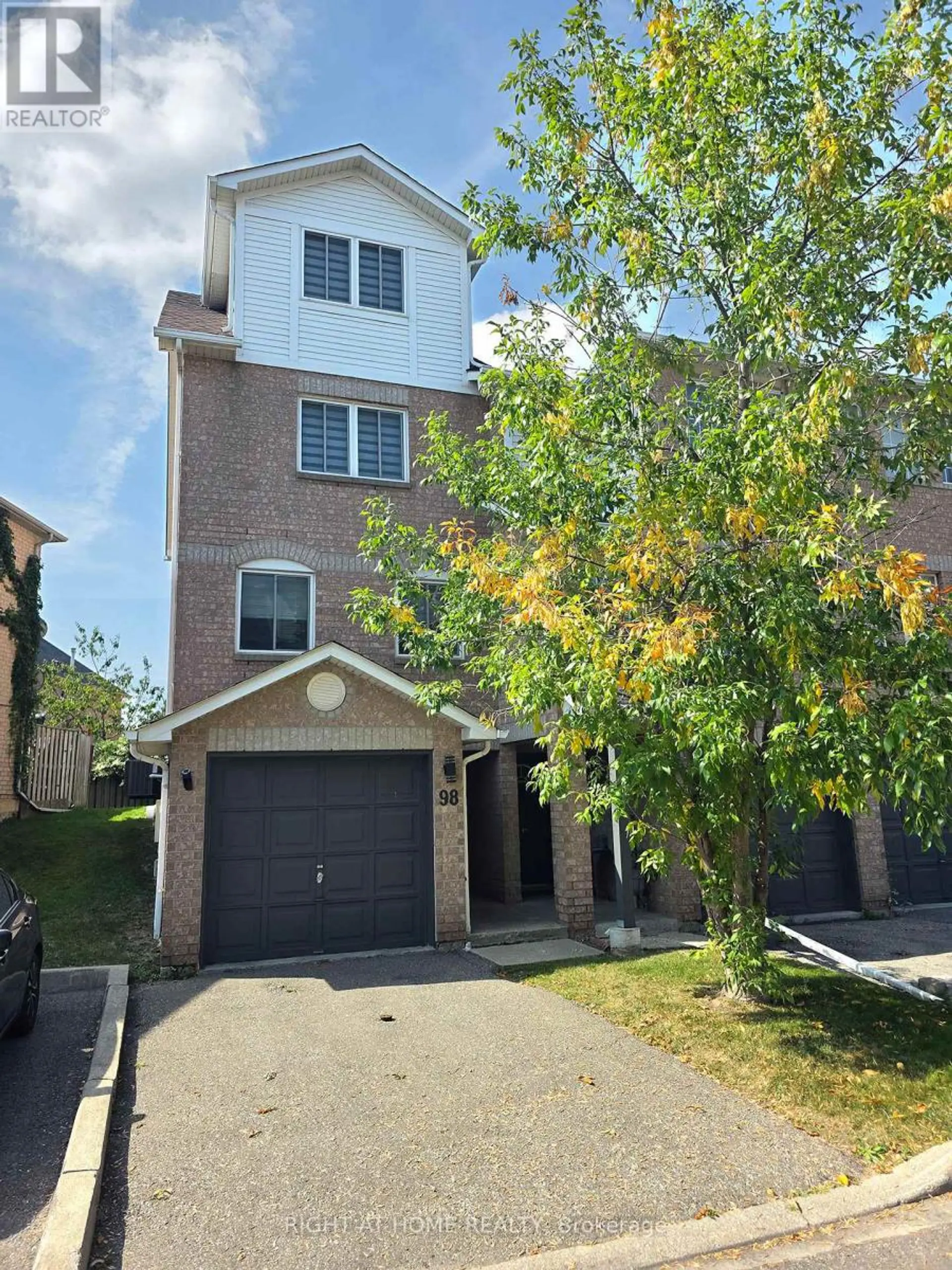 98 SPADINA ROAD - Image 1