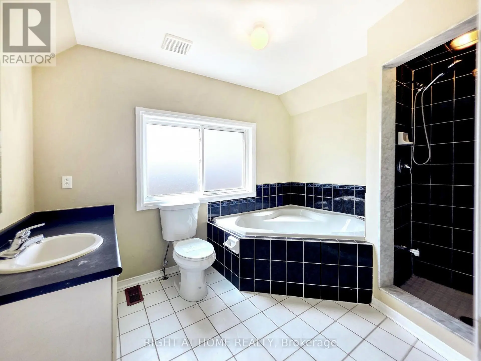 98 SPADINA ROAD - Image 13