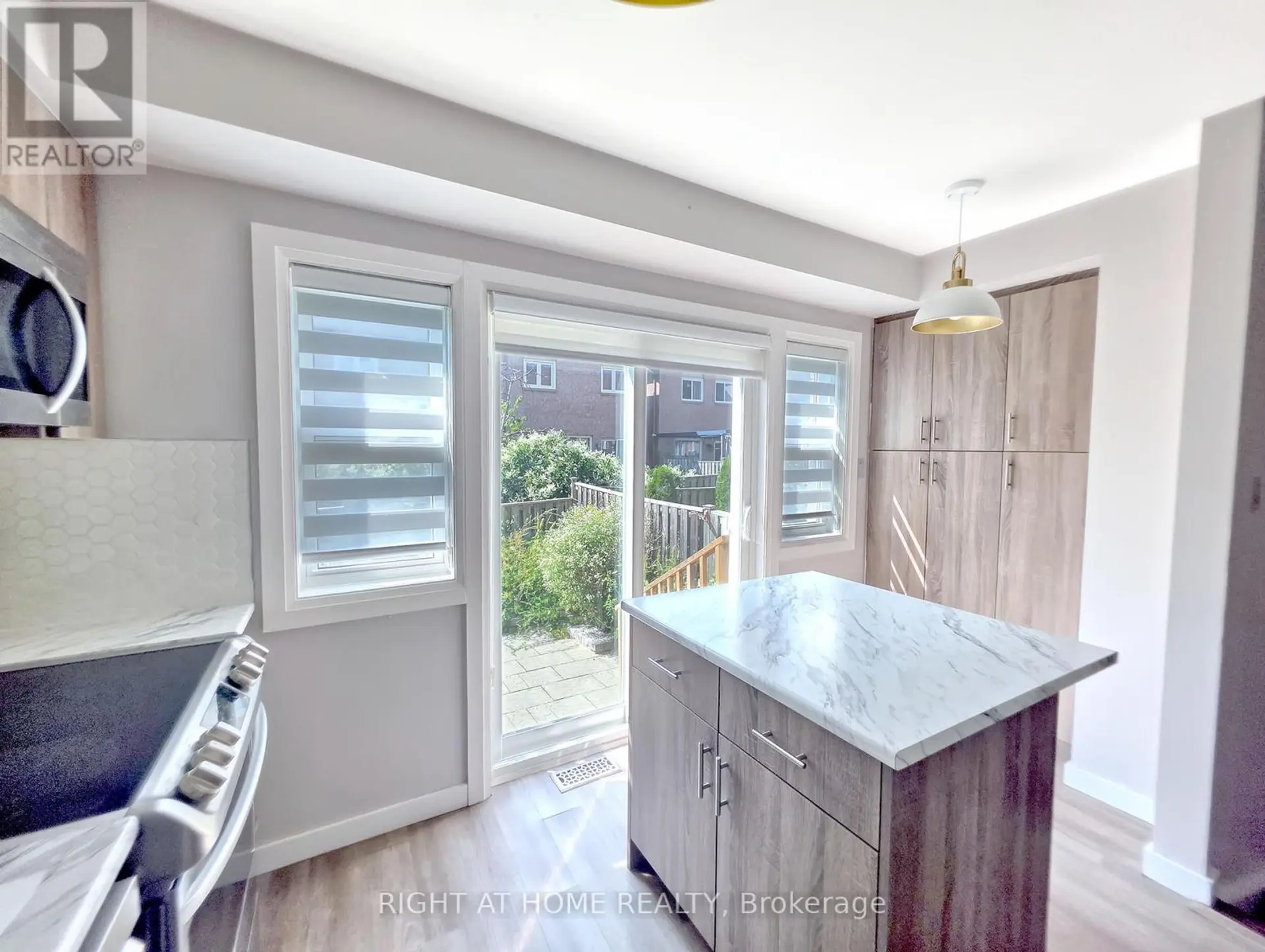 98 SPADINA ROAD - Image 3