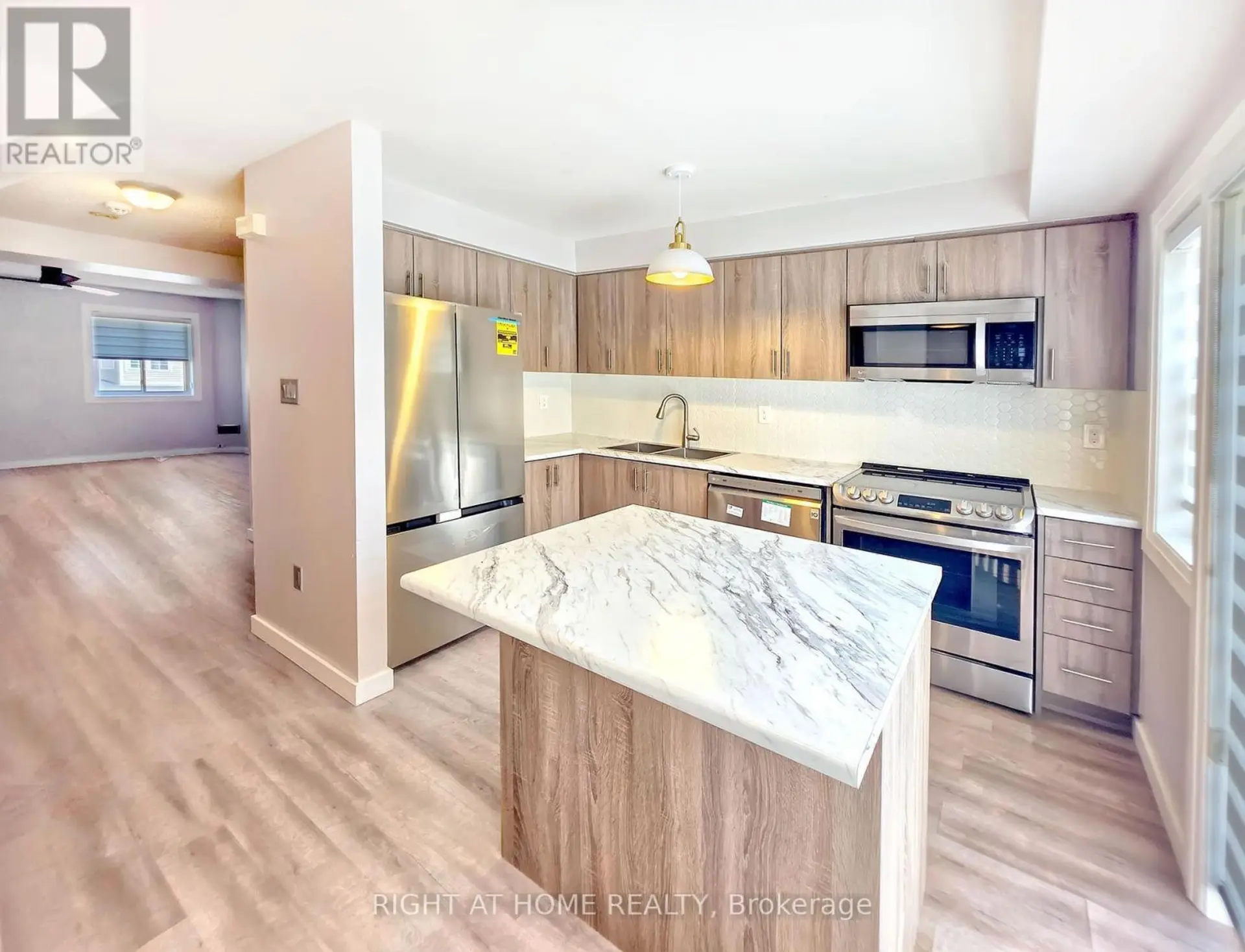 98 SPADINA ROAD - Image 4