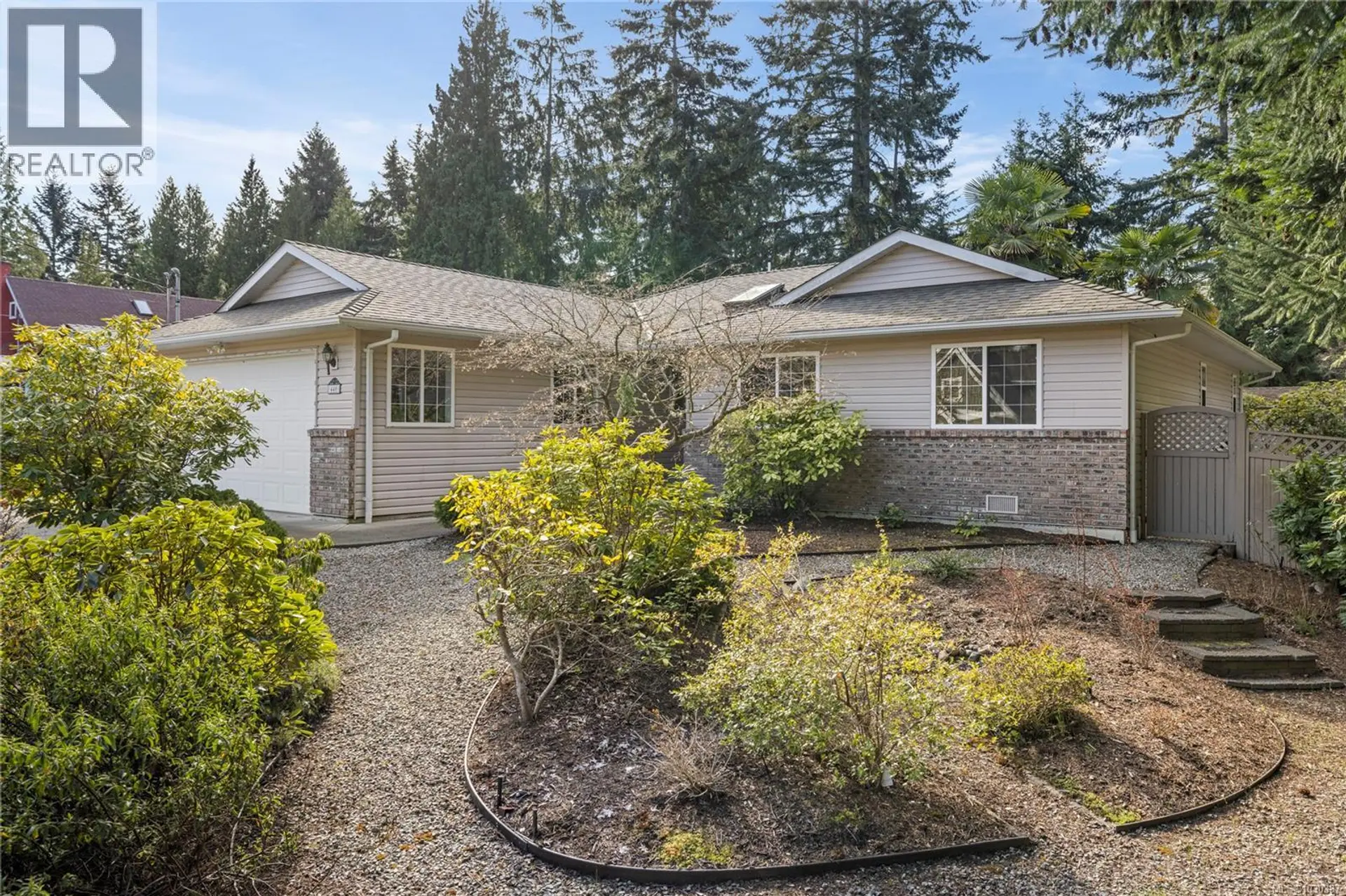Property at 440 Quatna Rd, Qualicum Beach, BC