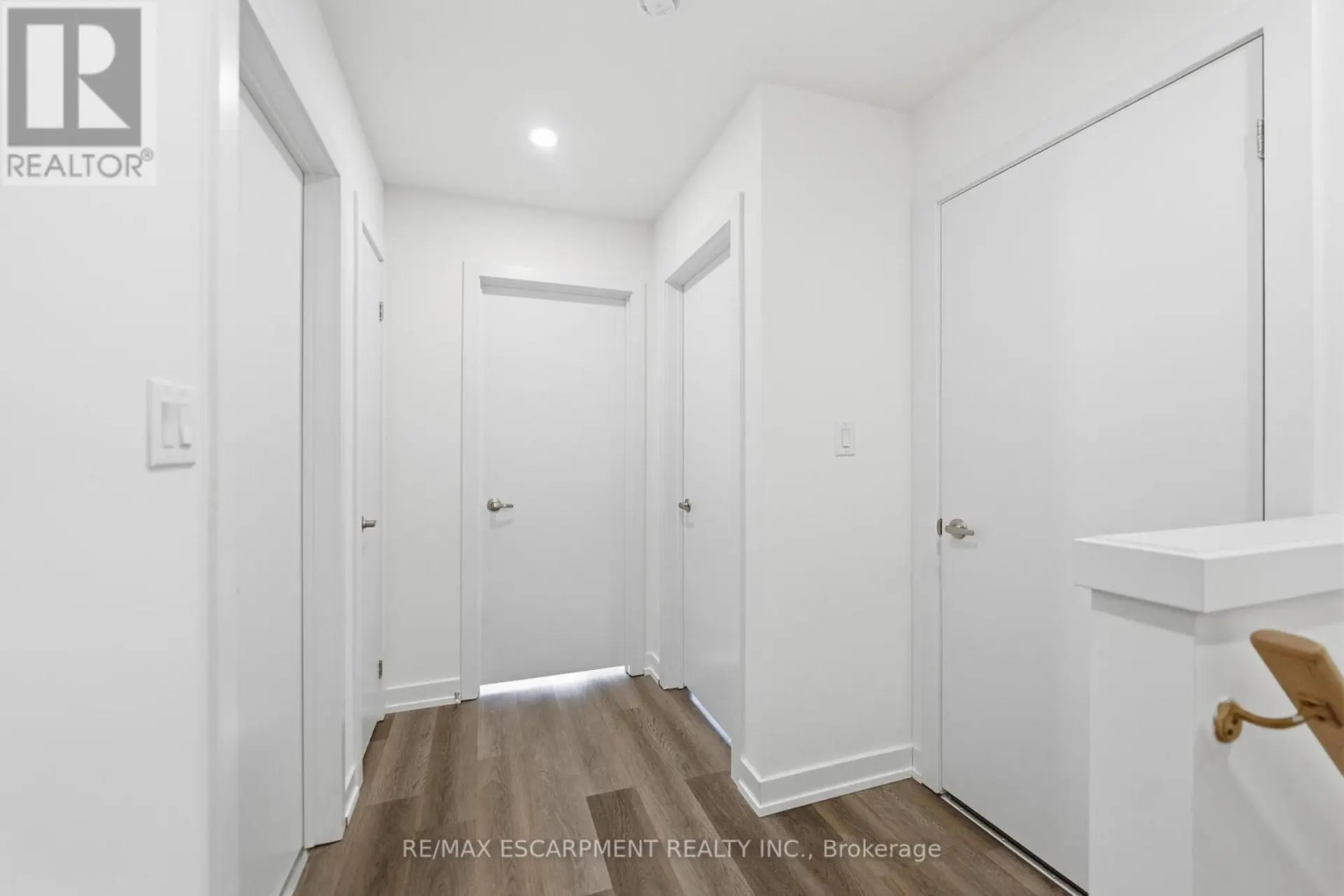 #44 590 NORTH SERVICE ROAD - Image 15