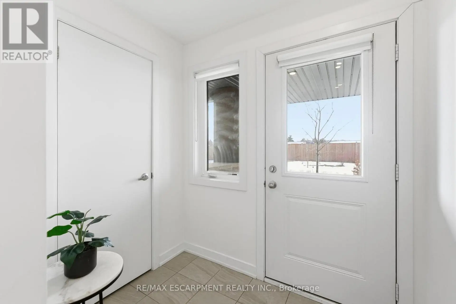 #44 590 NORTH SERVICE ROAD - Image 16