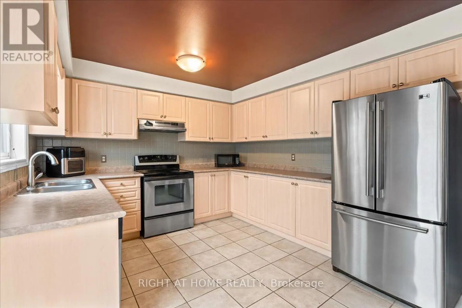 7 MICHAEL CRESCENT - Image 5