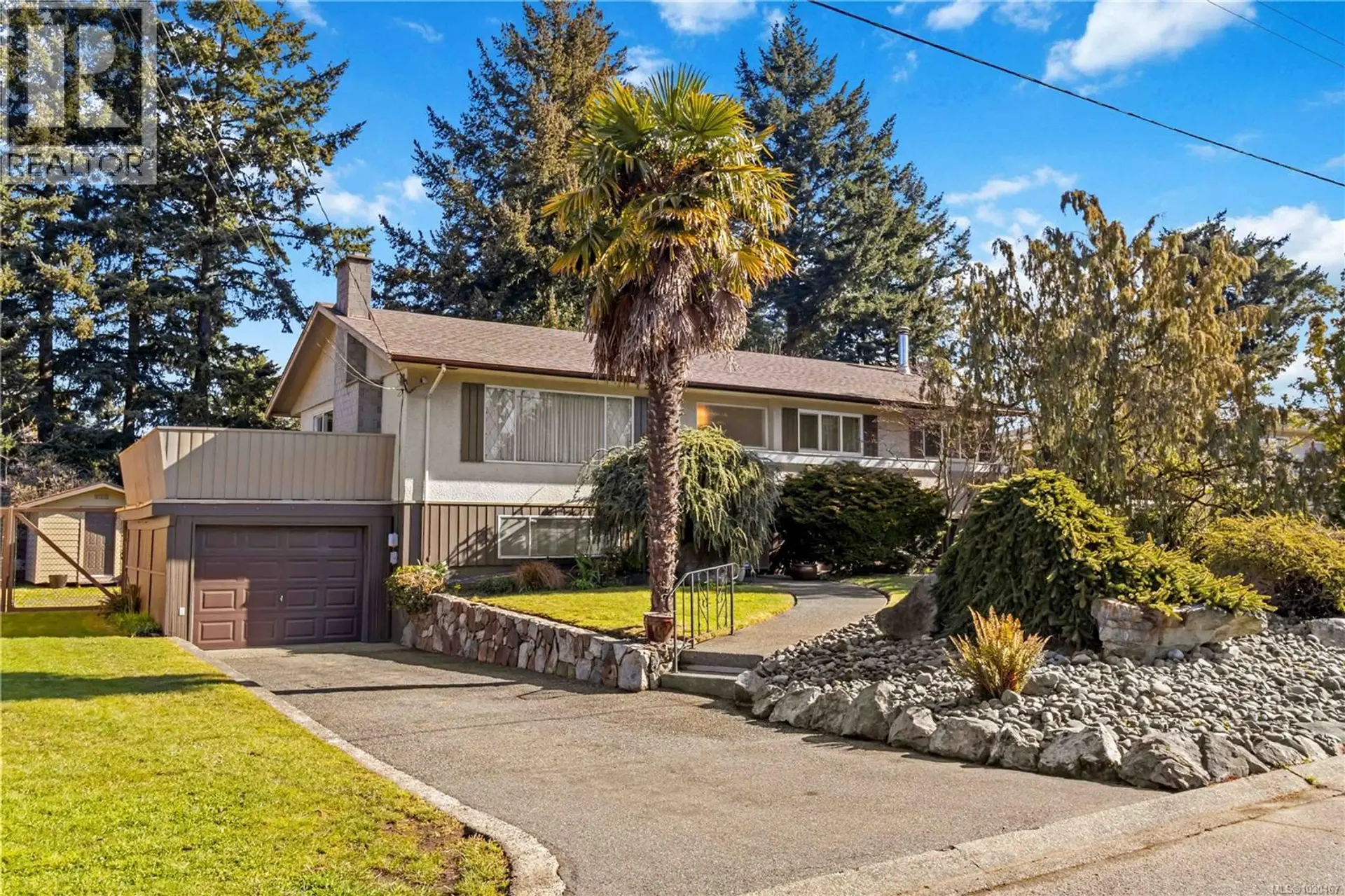 Property at 4418 Chartwell Dr, Saanich, BC