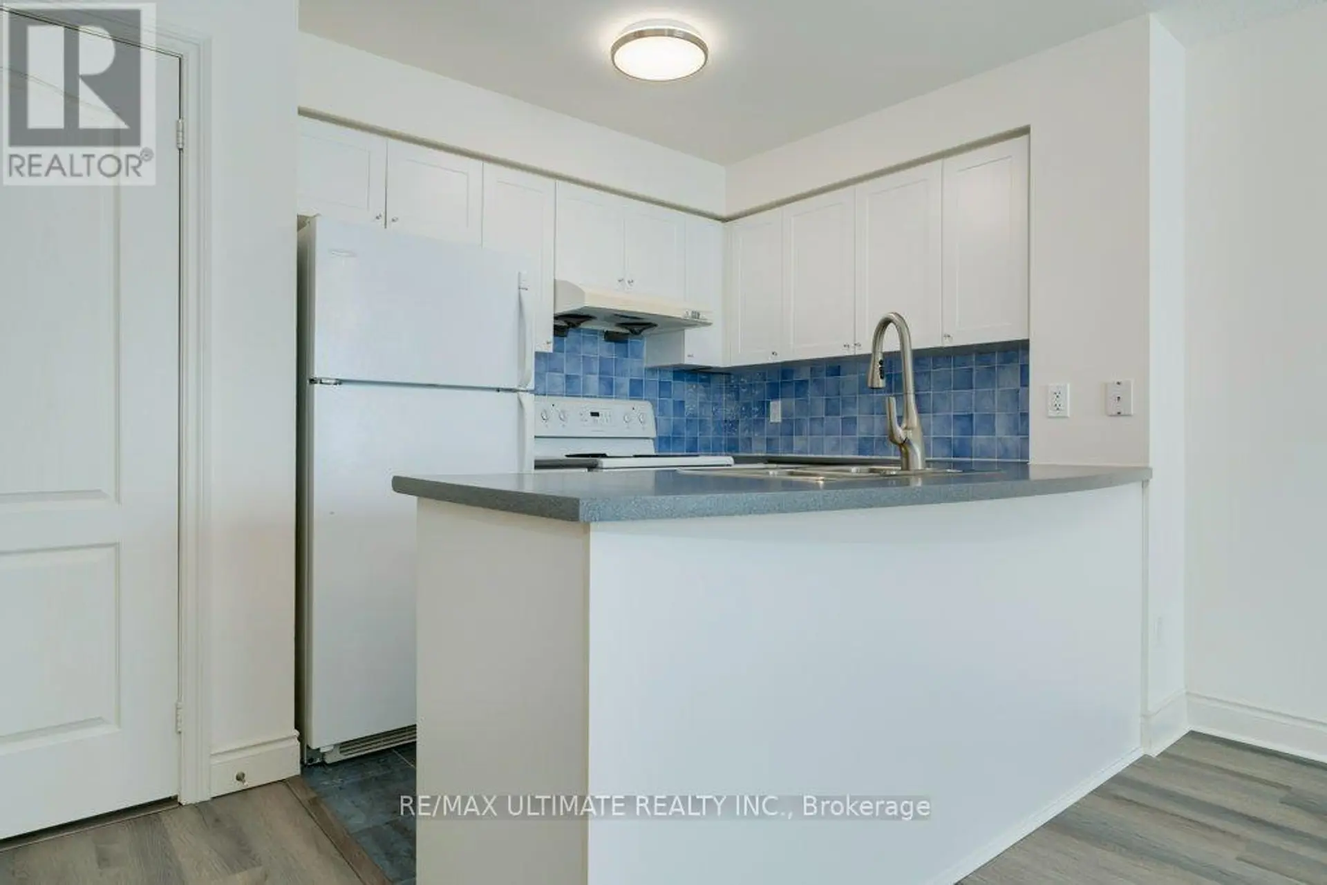 #1906 60 BRIAN HARRISON WAY - Image 3