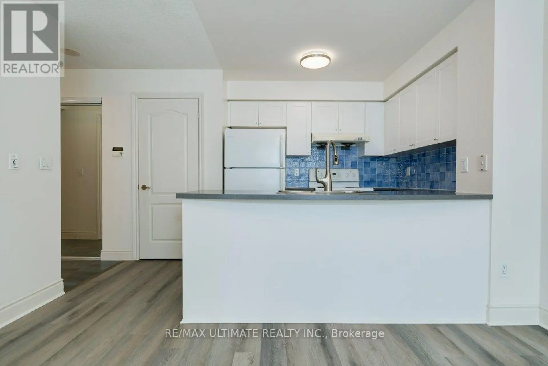 #1906 60 BRIAN HARRISON WAY - Image 4