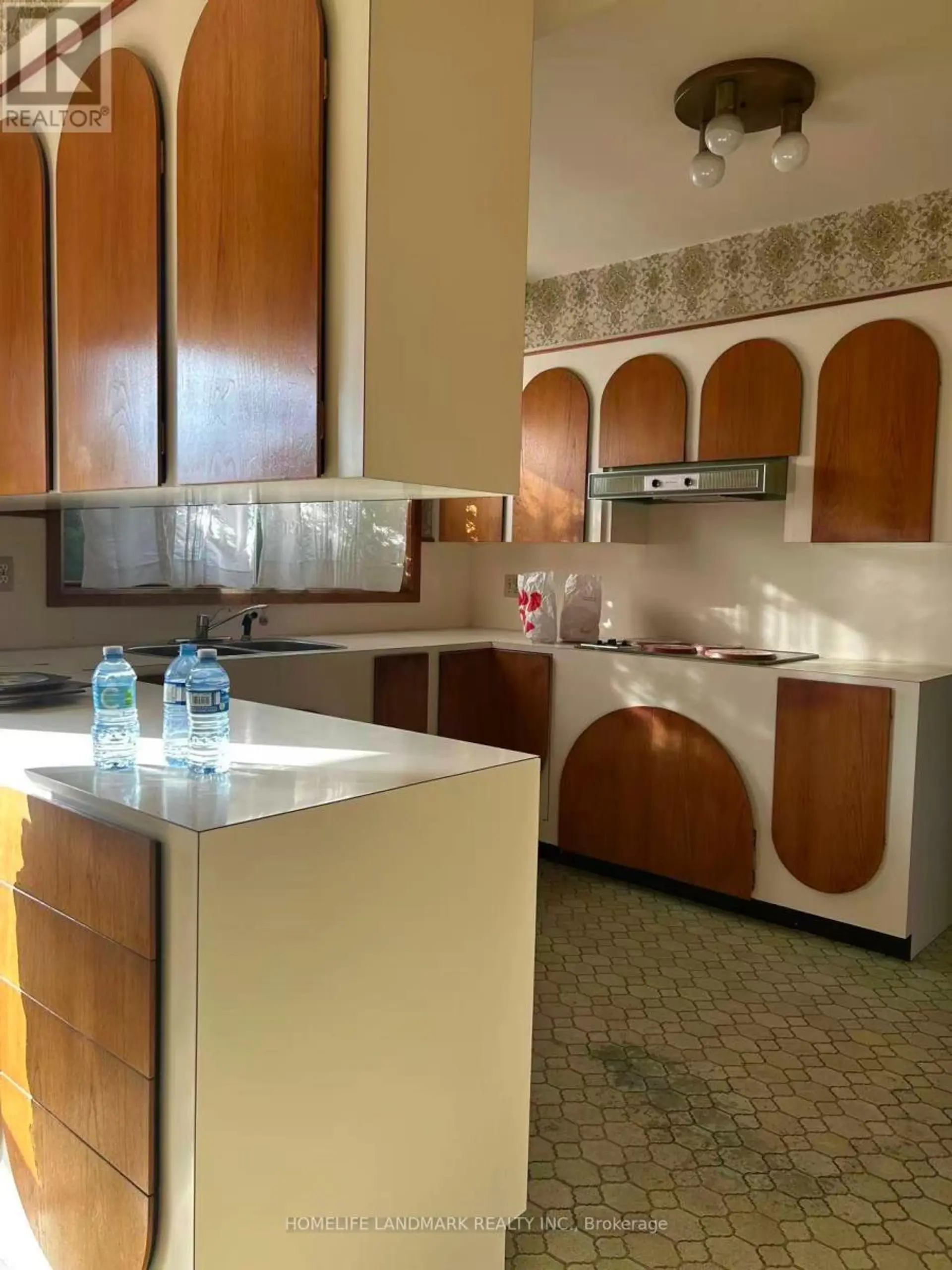 2 ROYAL OAK DRIVE - Image 3