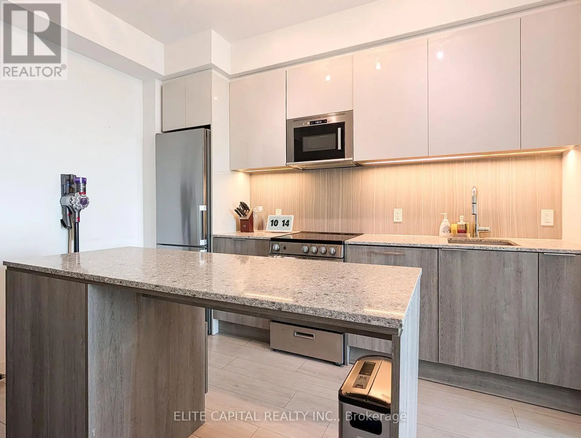 #1010 31 TIPPETT ROAD - Image 2