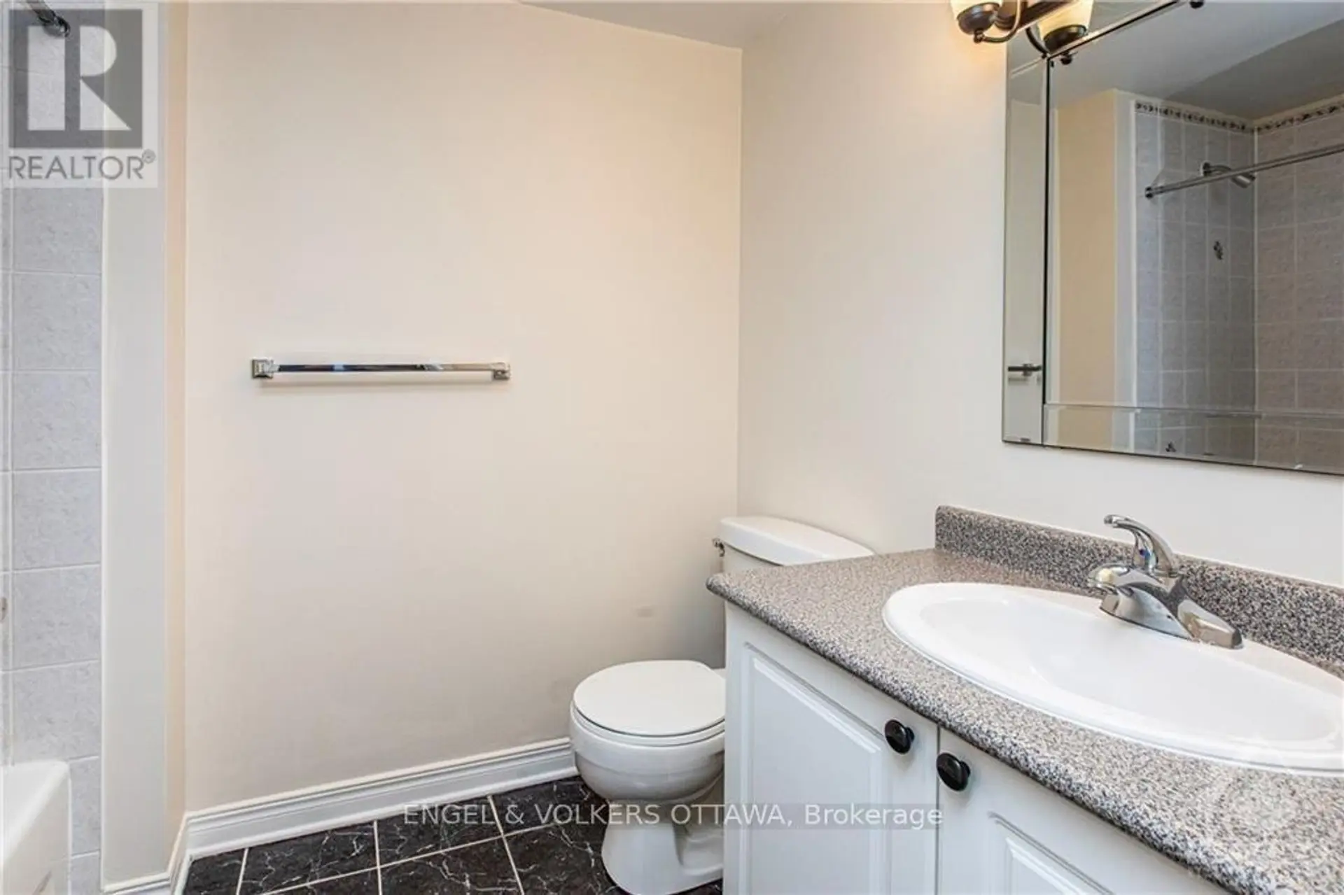 #602 134 YORK STREET - Image 11