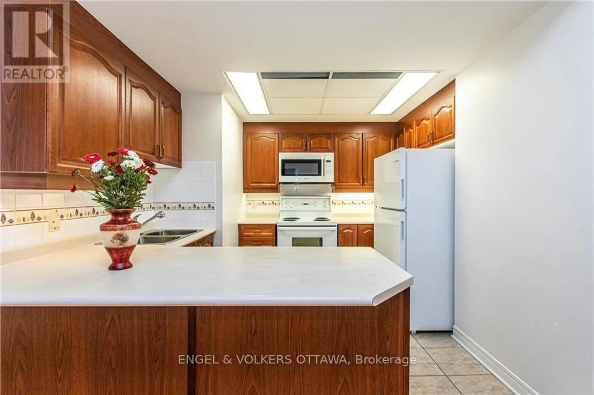 #602 134 YORK STREET - Image 3