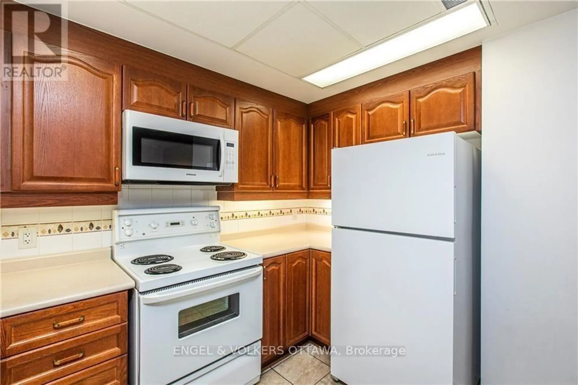 #602 134 YORK STREET - Image 4