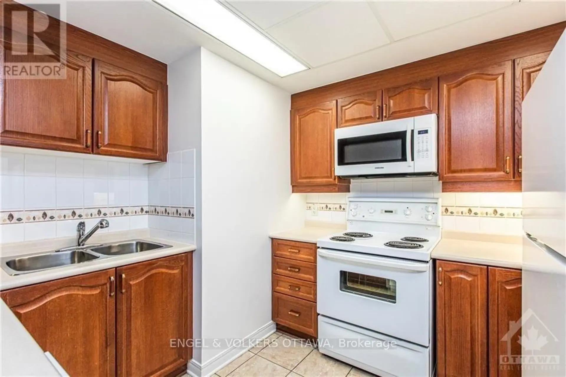 #602 134 YORK STREET - Image 5