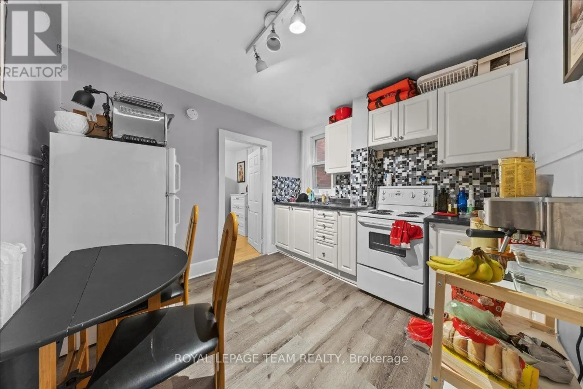 152 GLEBE AVENUE - Image 4