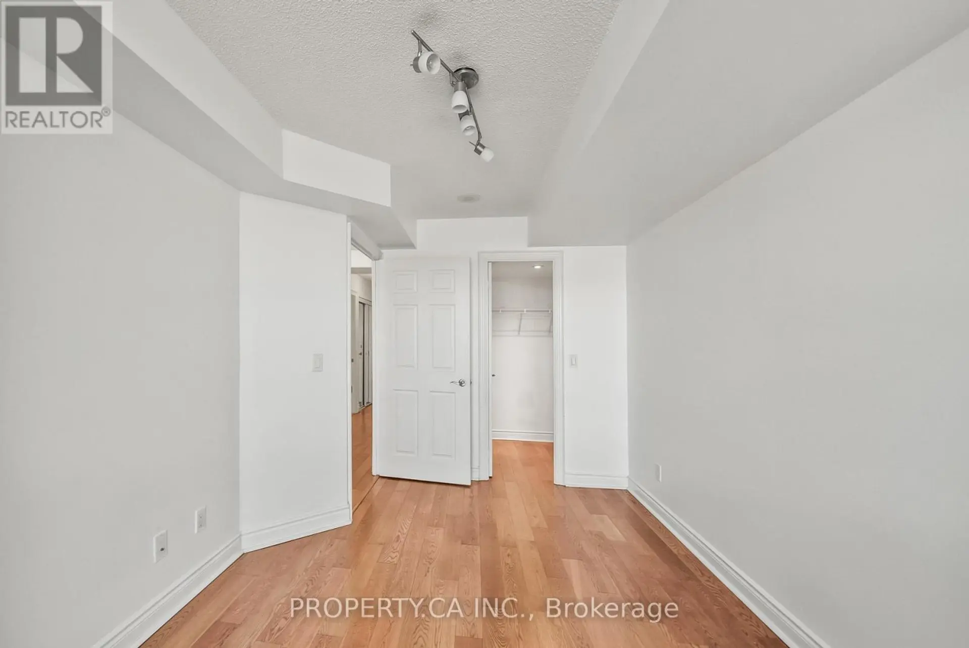 #309 15 GREENVIEW AVENUE - Image 12