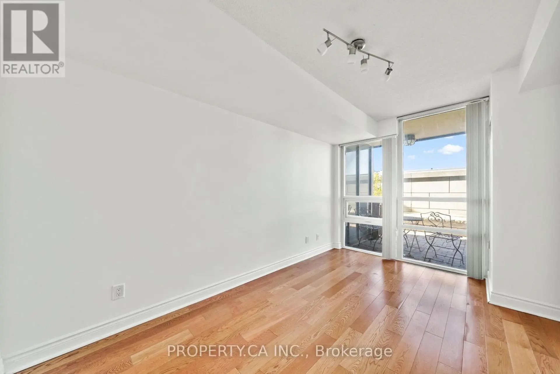 #309 15 GREENVIEW AVENUE - Image 14