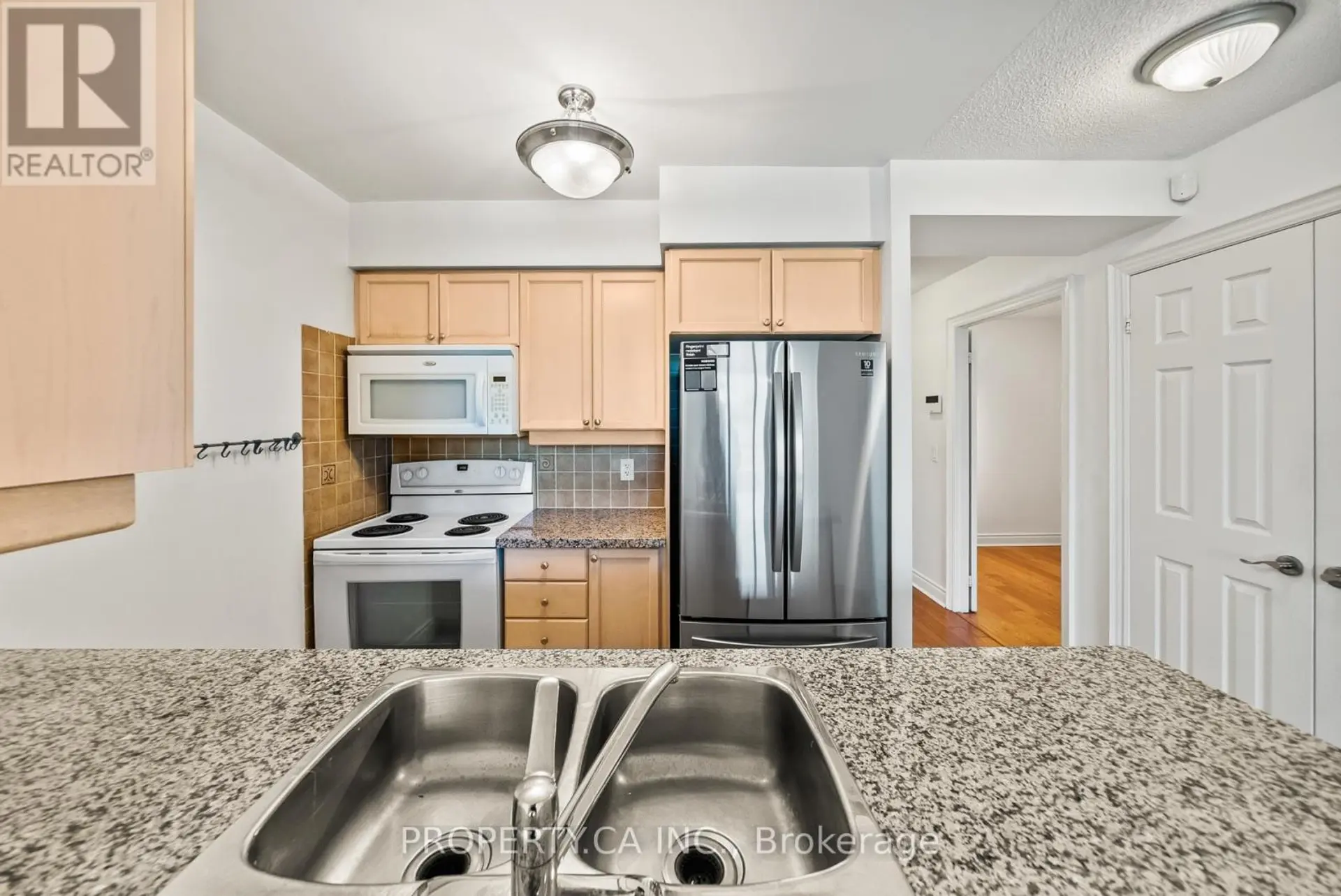 #309 15 GREENVIEW AVENUE - Image 5