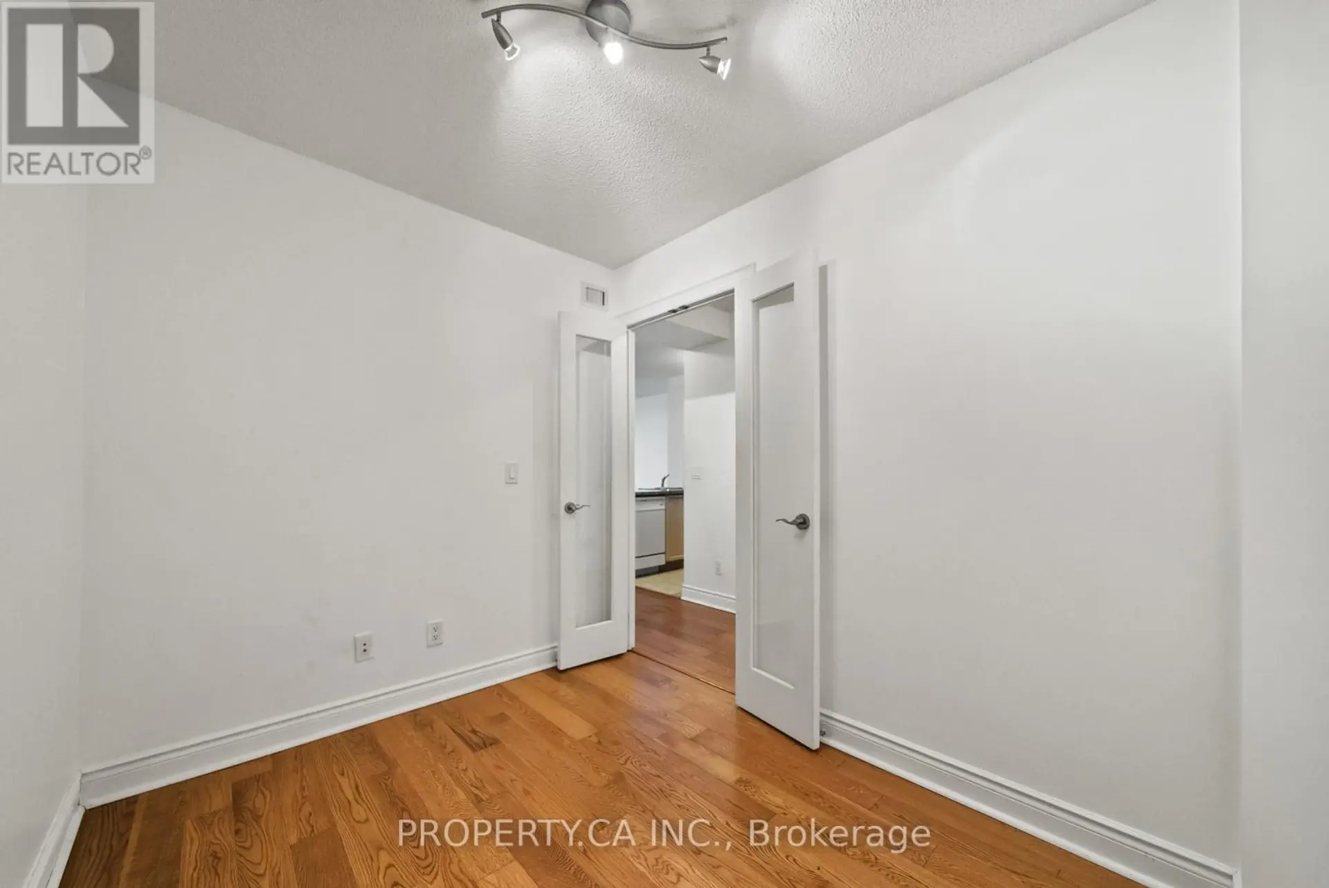 #309 15 GREENVIEW AVENUE - Image 9