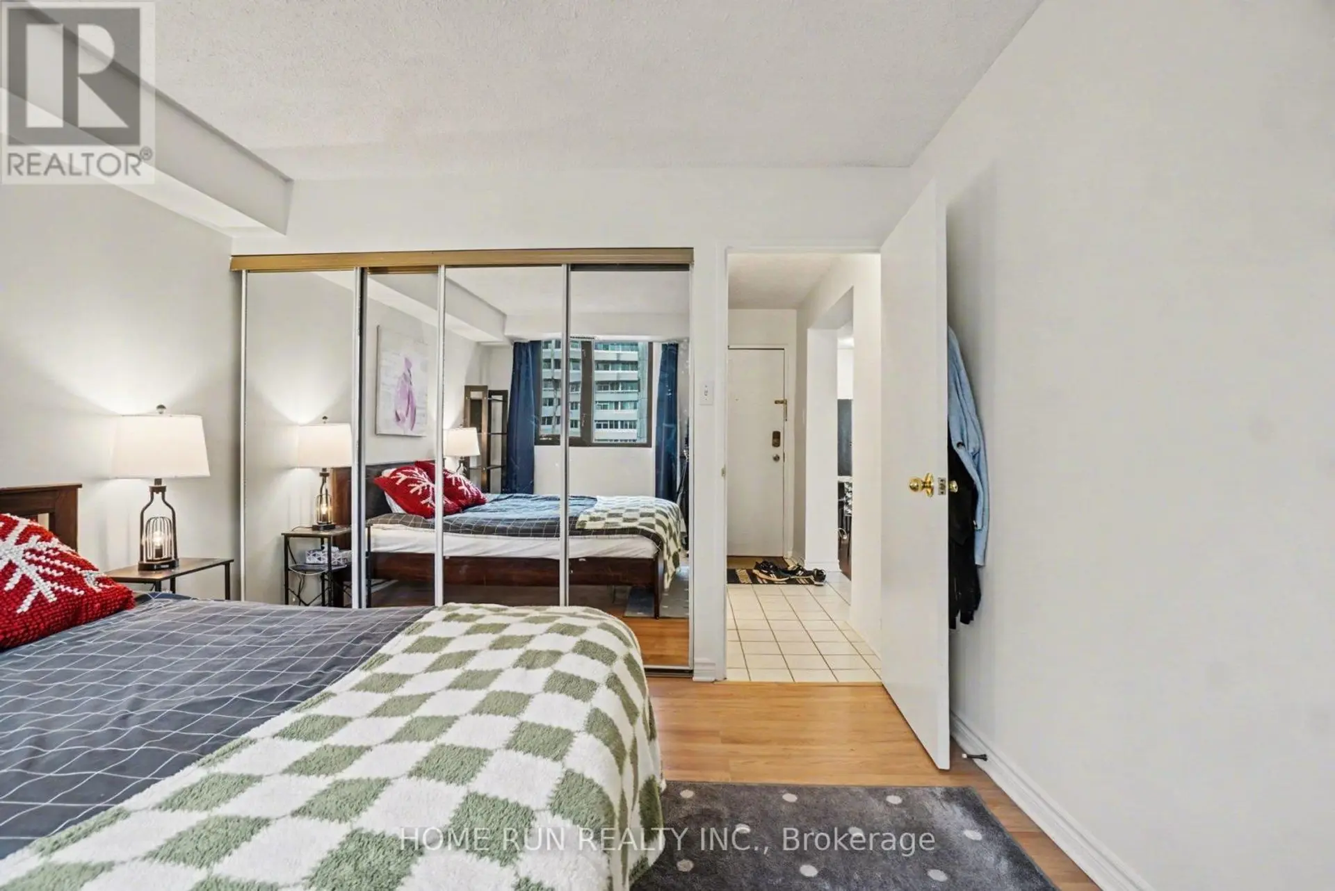#1103 200 BAY STREET - Image 9