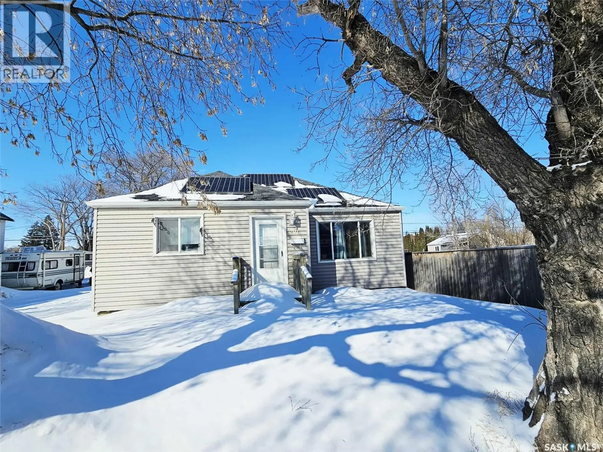 201 BROADWAY STREET W - Image 1