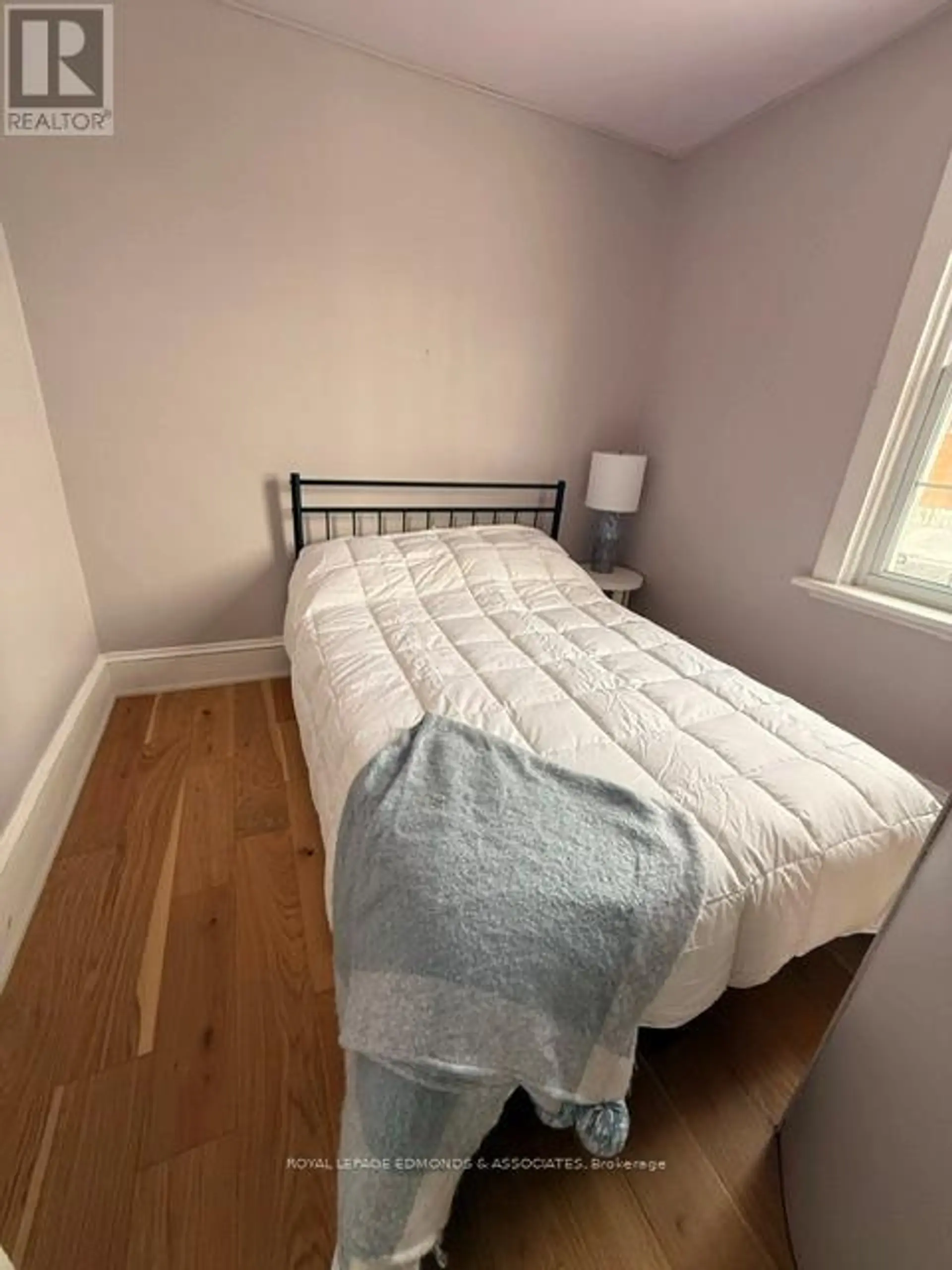 1028 PEMBROKE STREET E - Image 12