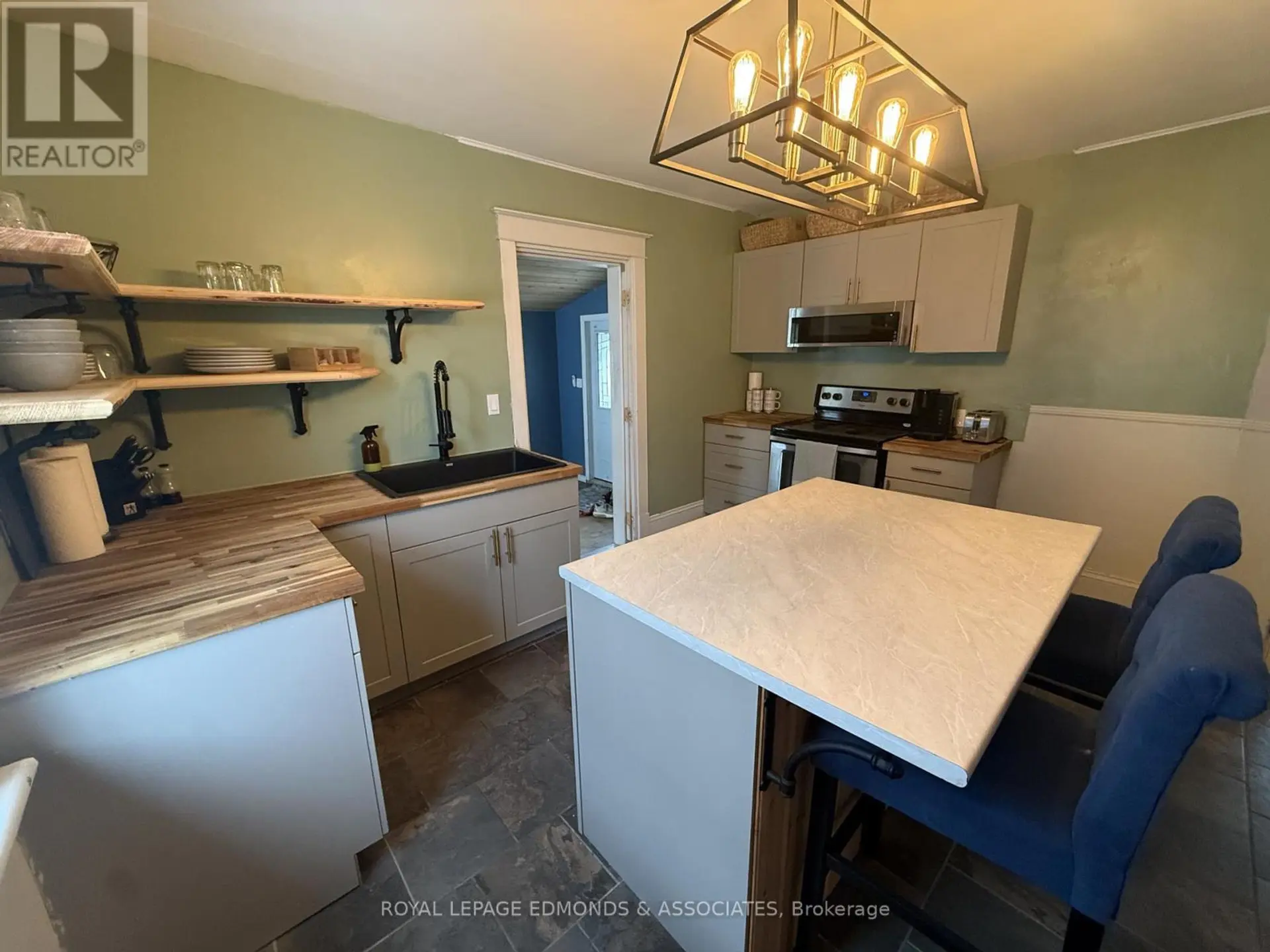 1028 PEMBROKE STREET E - Image 7