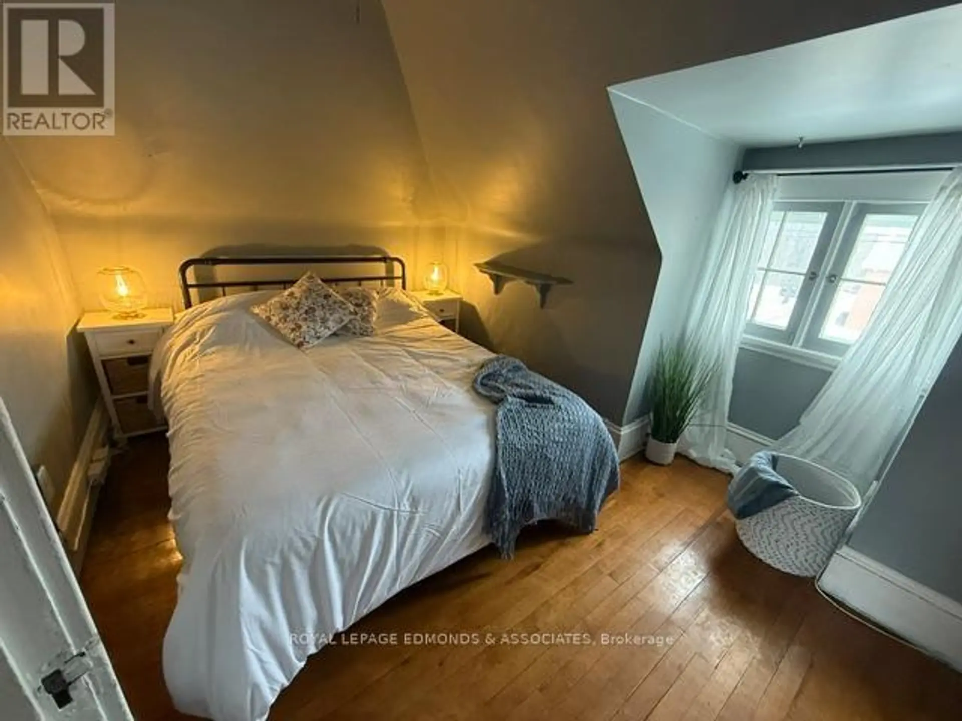 1028 PEMBROKE STREET E - Image 9