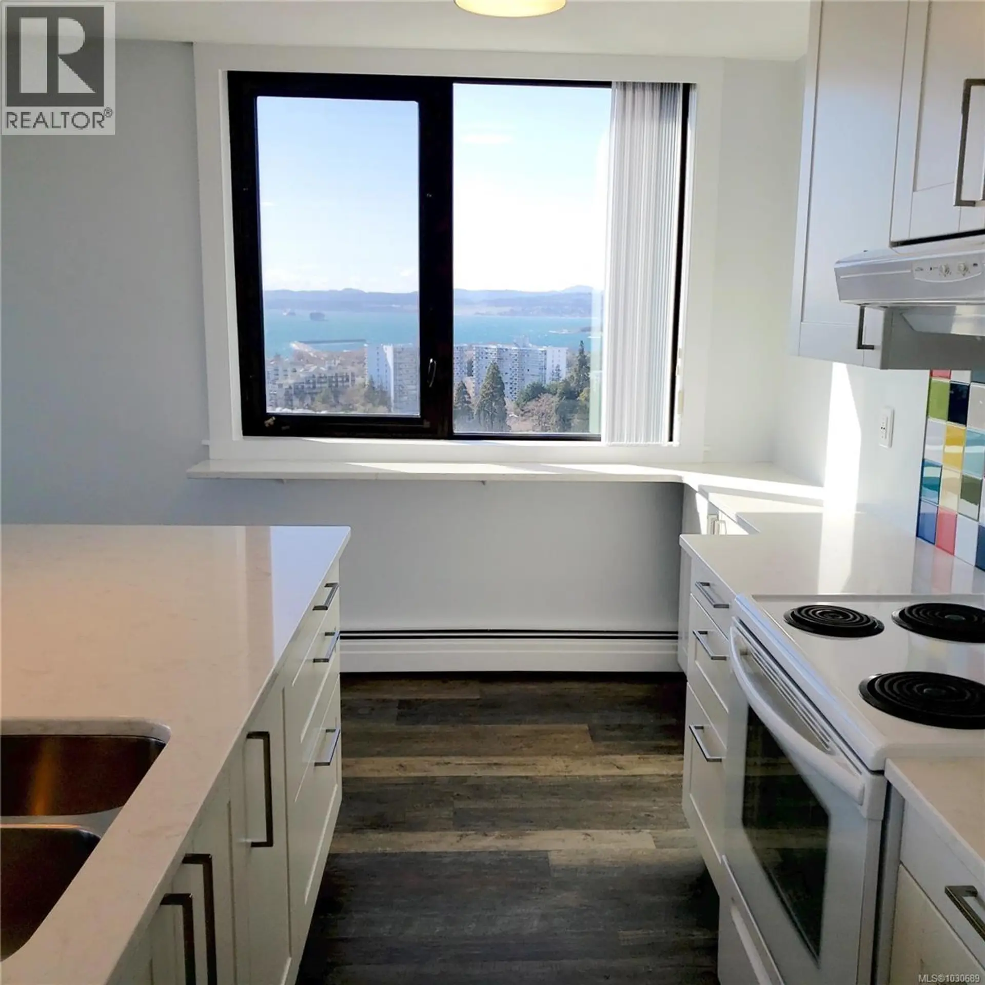 Property at #2210 647 MICHIGAN ST, Victoria, BC