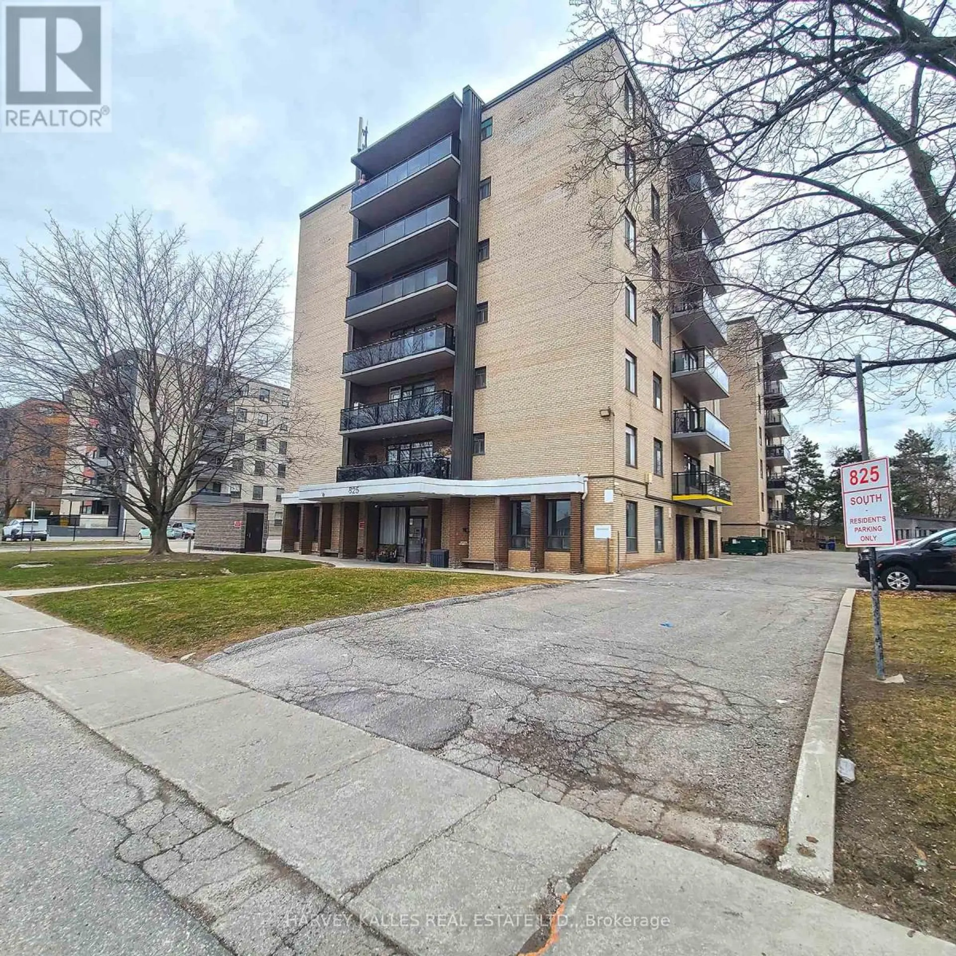 #703 825 KENNEDY ROAD - Image 2