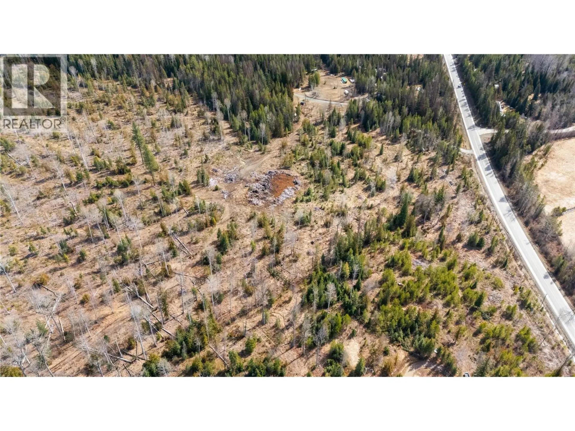 Property at 7904 HIGHWAY 3, Yahk, BC