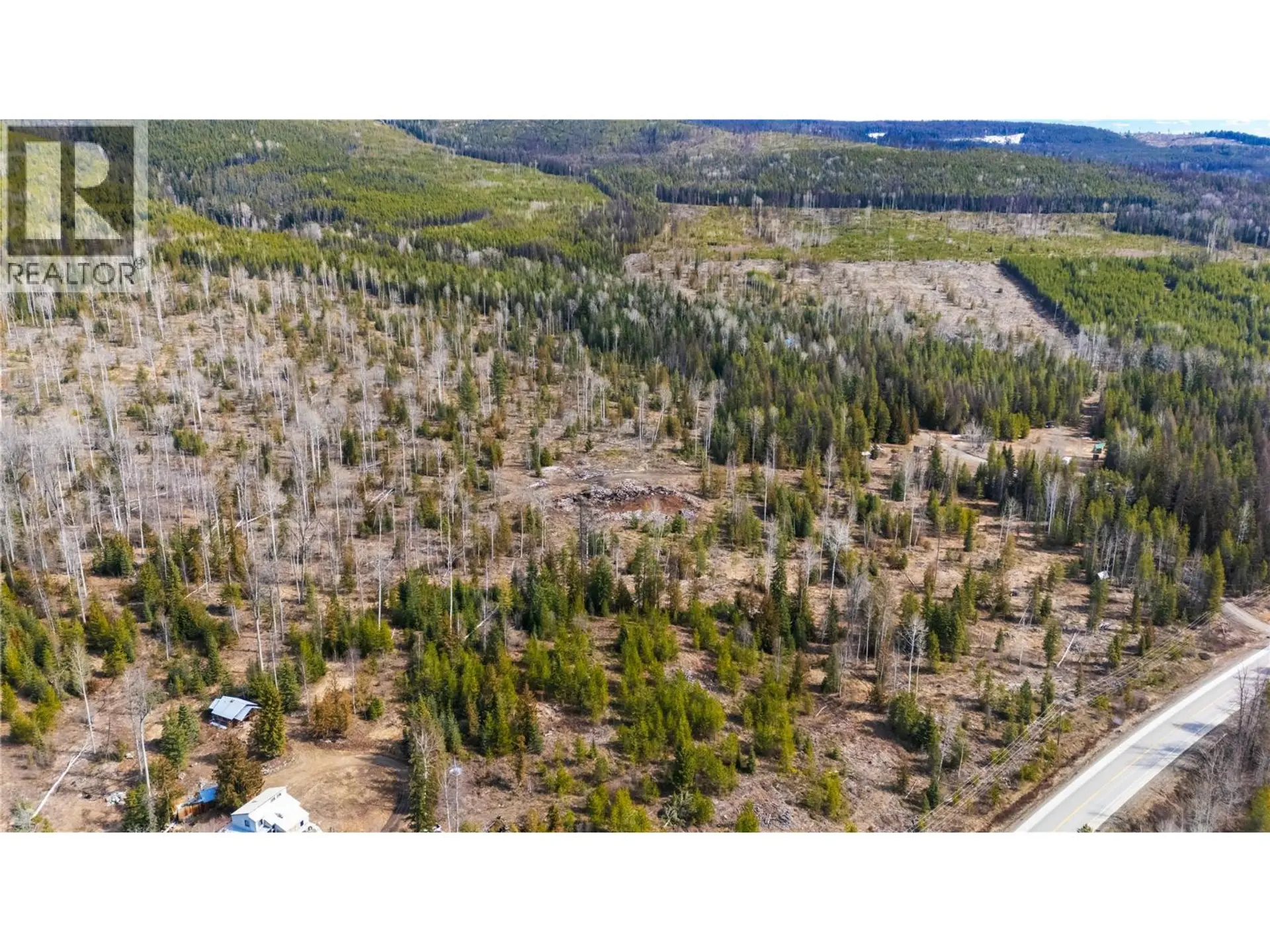 Property at 7904 HIGHWAY 3, Yahk, BC