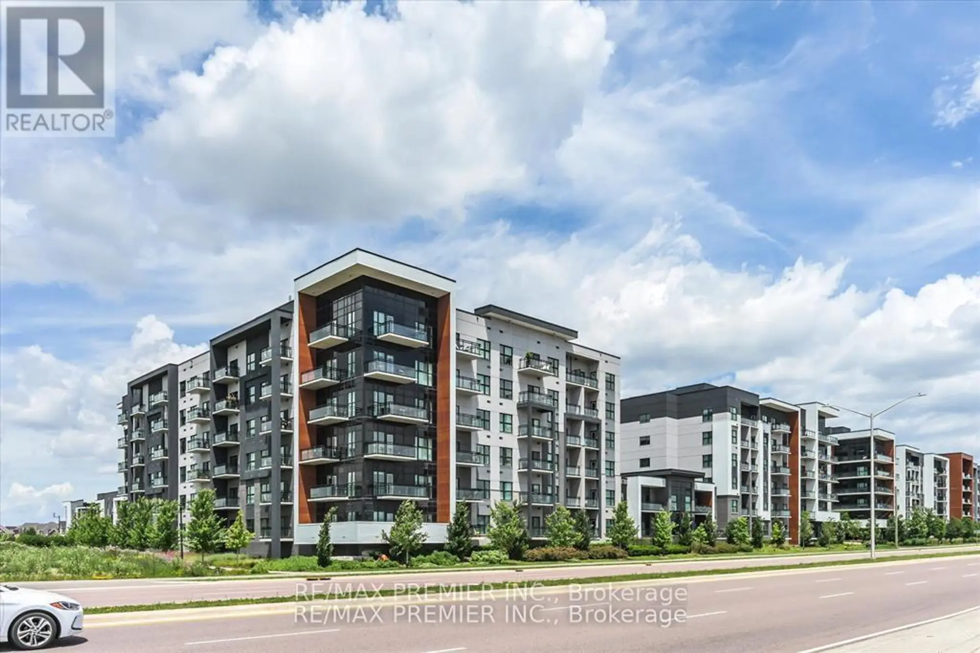 #421 102 GROVEWOOD COMMON - Image 1