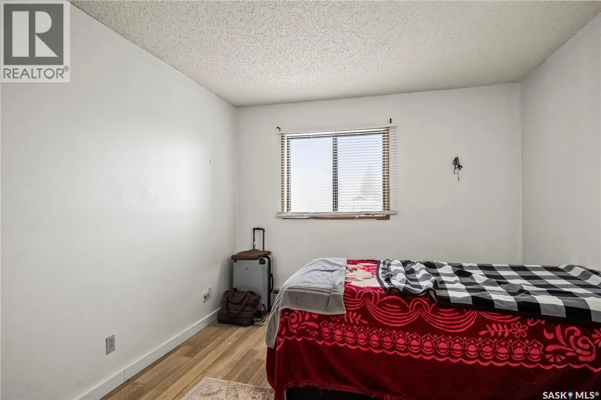 #201 215 Kingsmere BOULEVARD - Image 11