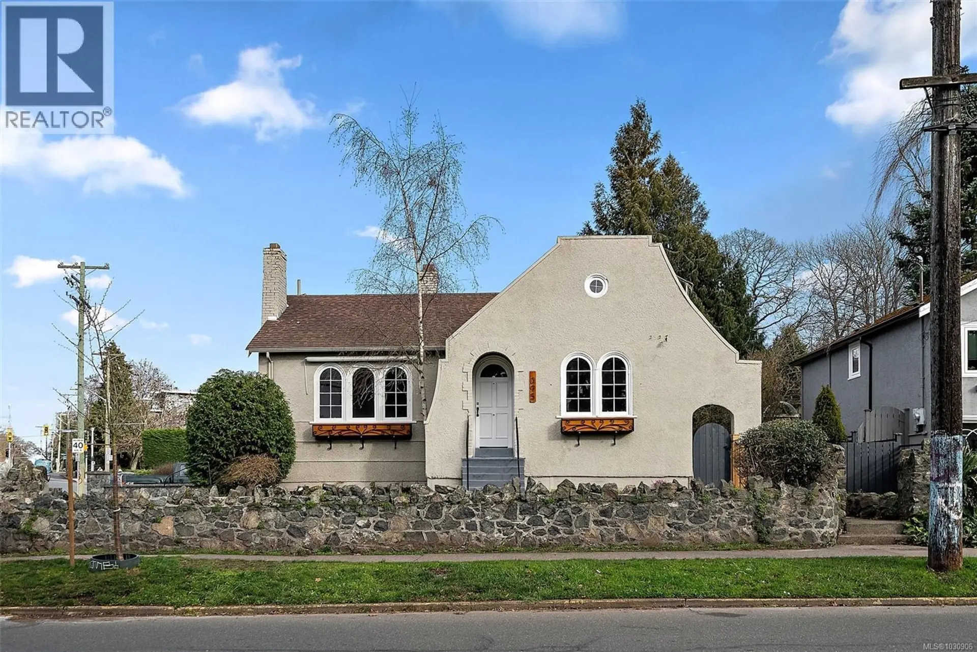 Property at 1095 Moss St, Victoria, BC