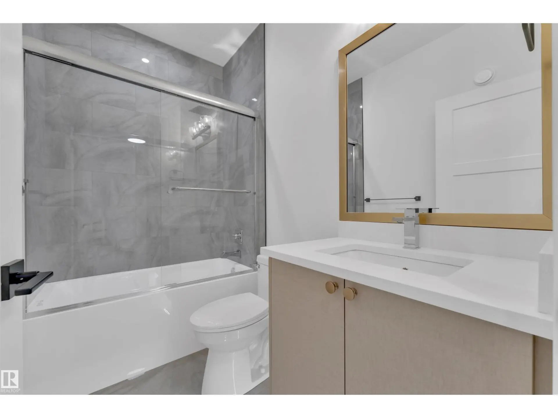 1727 60 AV - Image 15