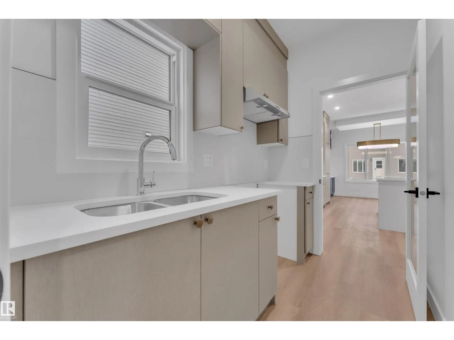 1727 60 AV - Image 9