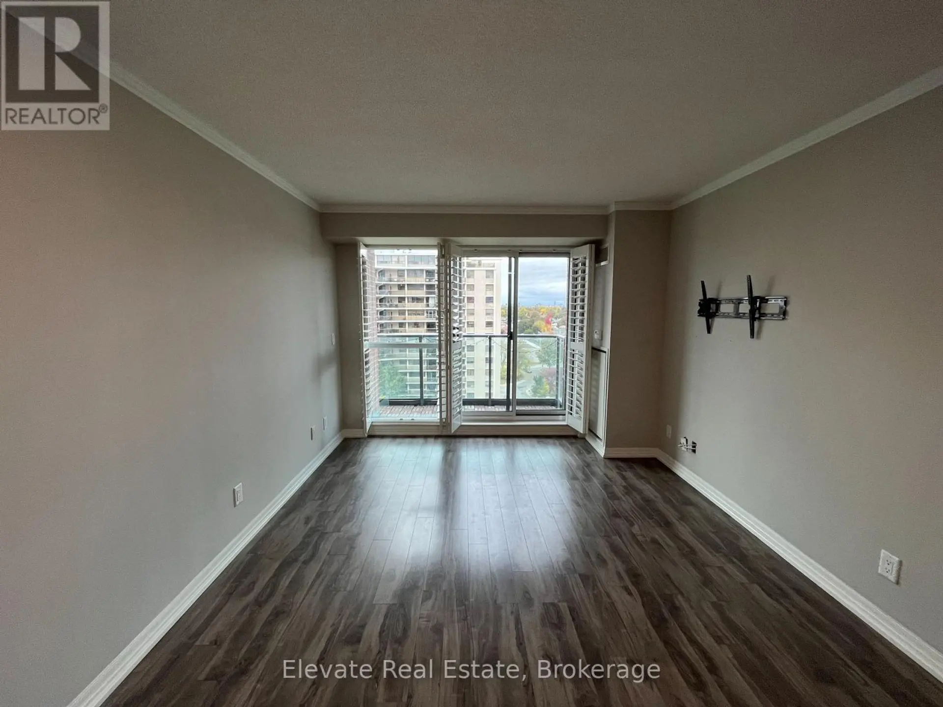 #1009 1403 ROYAL YORK ROAD - Image 4