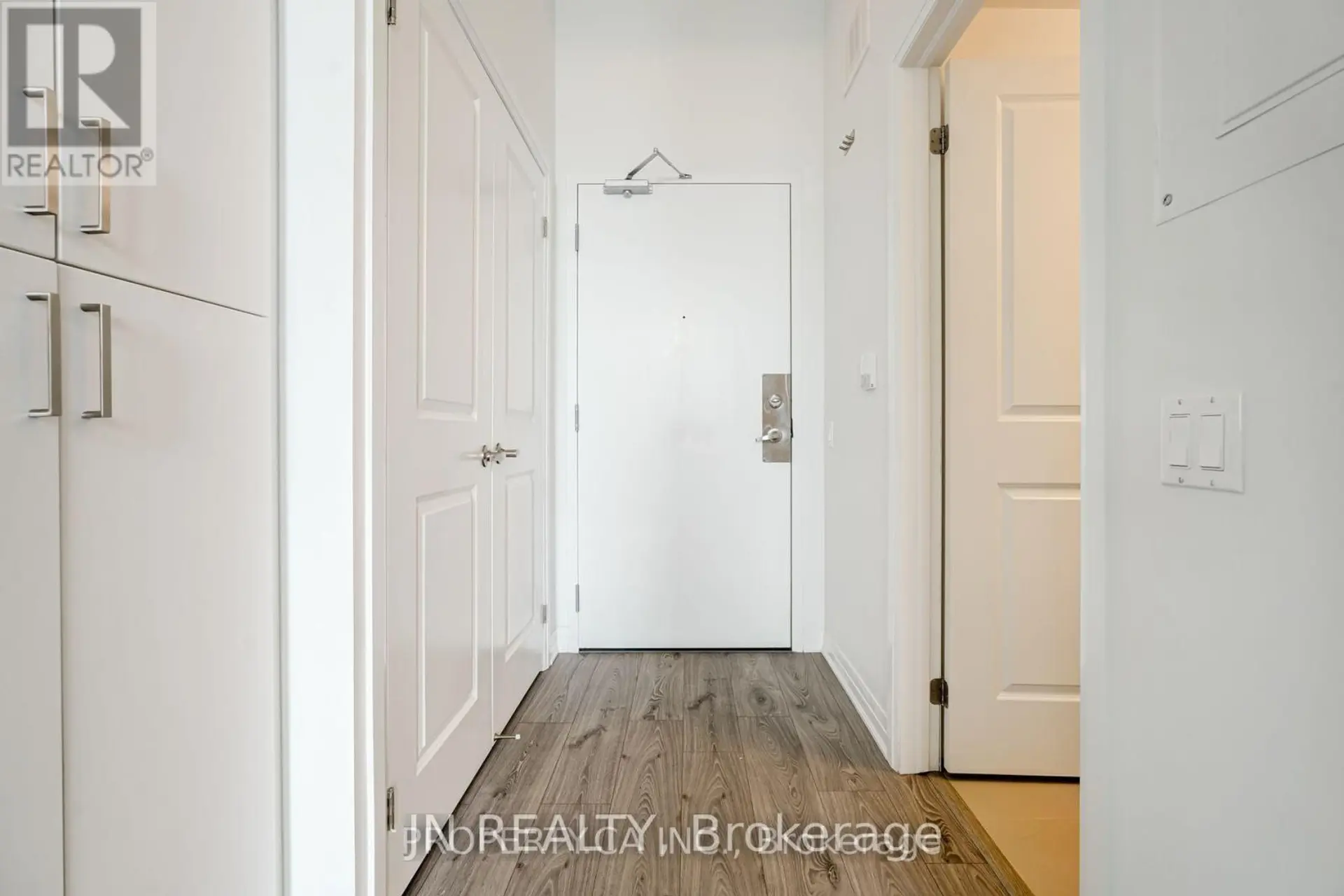 #642 1900 SIMCOE ST STREET N - Image 12