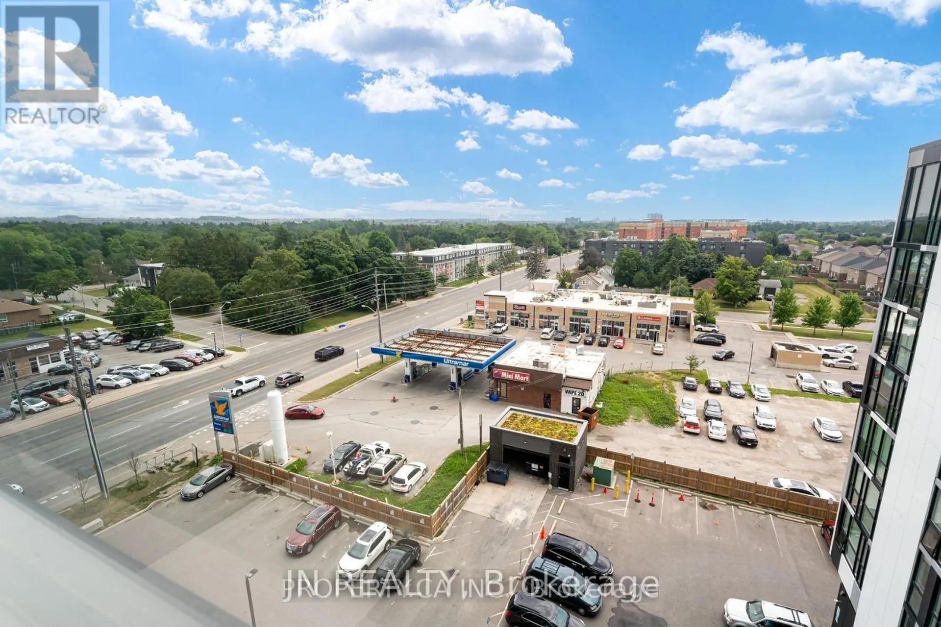 #642 1900 SIMCOE ST STREET N - Image 15