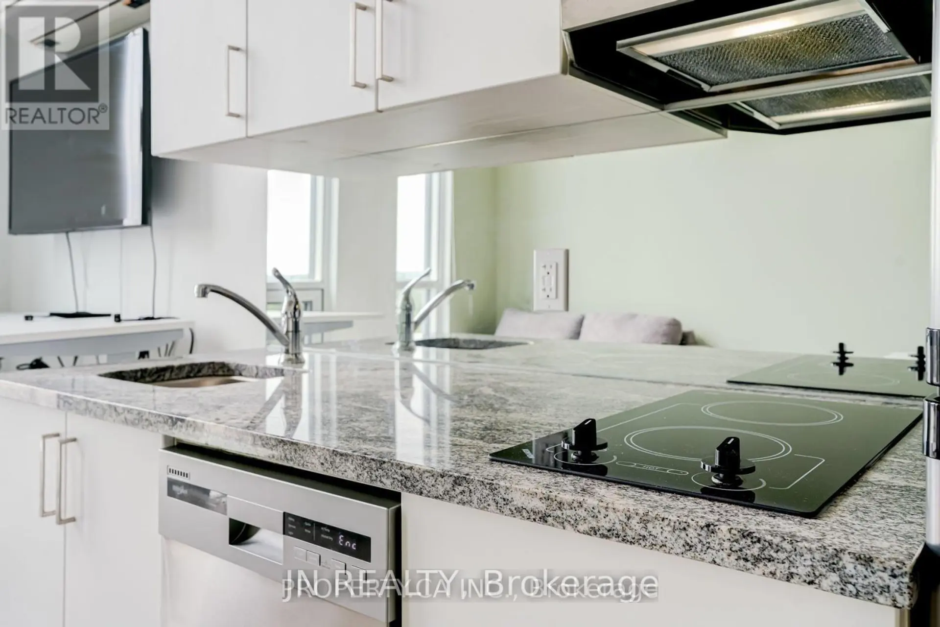 #642 1900 SIMCOE ST STREET N - Image 5