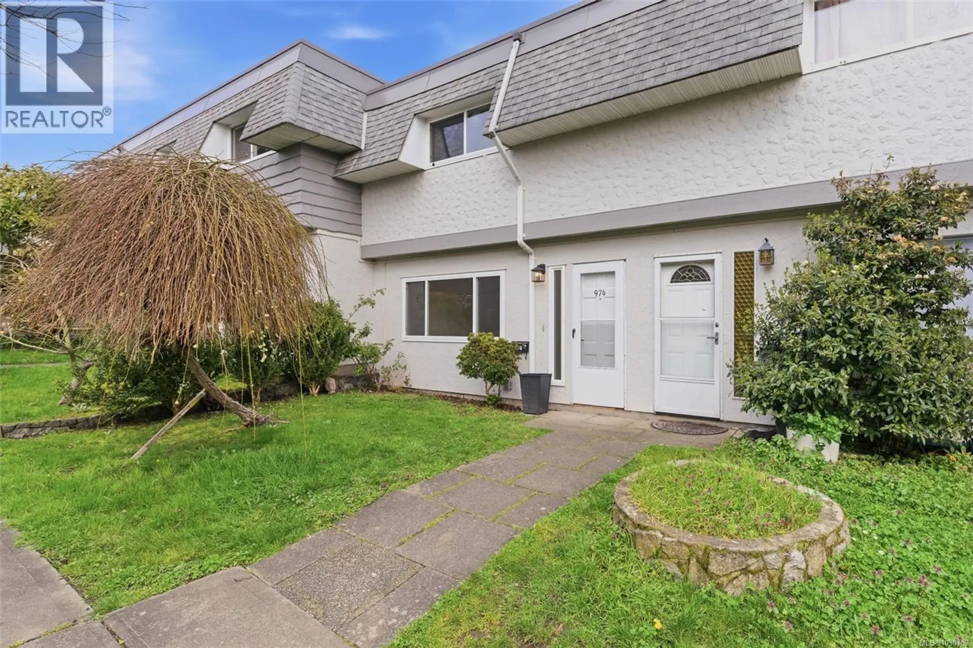 Property at 976 MARKET ST, Victoria, BC