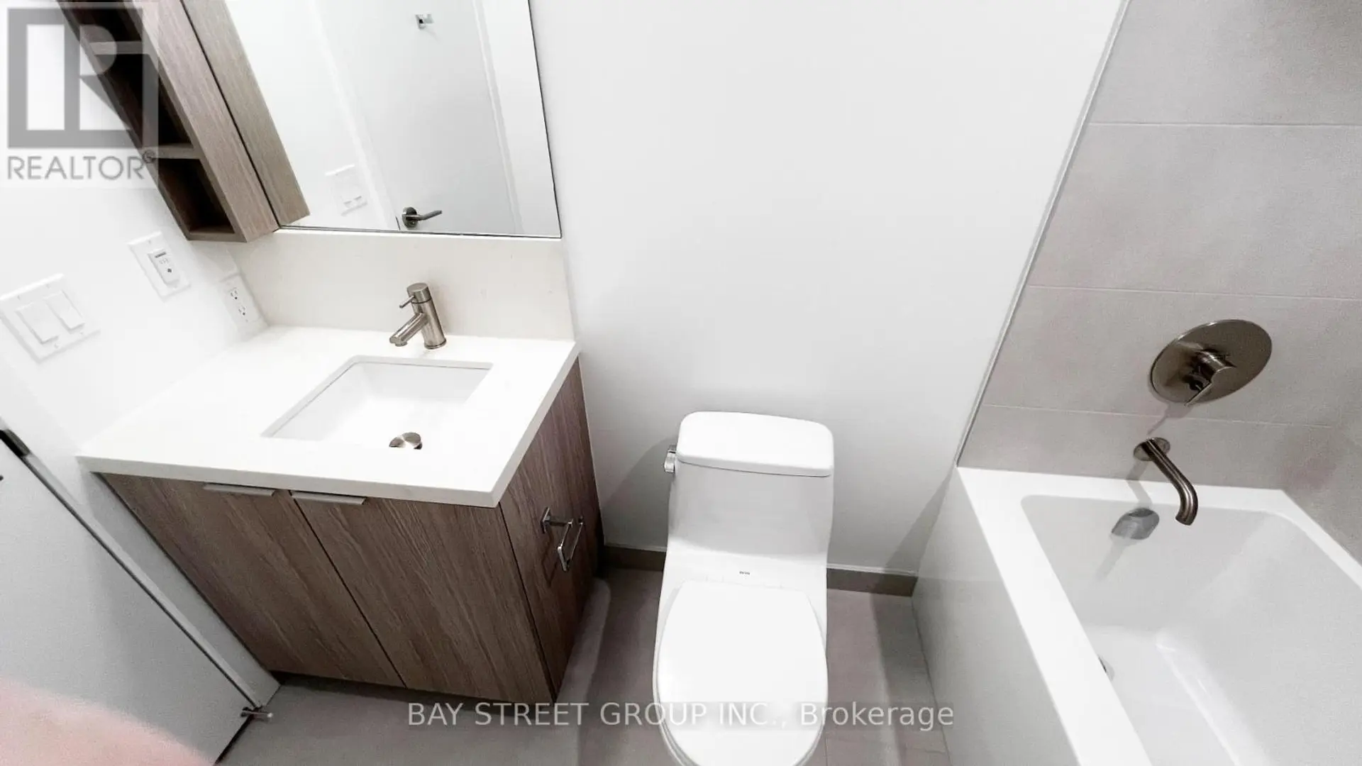 #821 2020 BATHURST STREET - Image 12