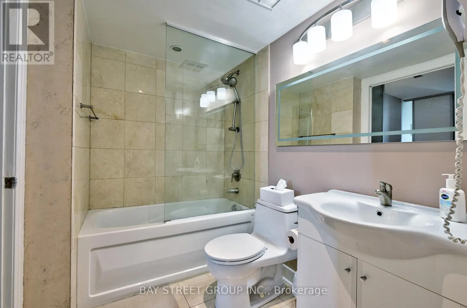 #UPH3 1 AVONDALE AVENUE - Image 5