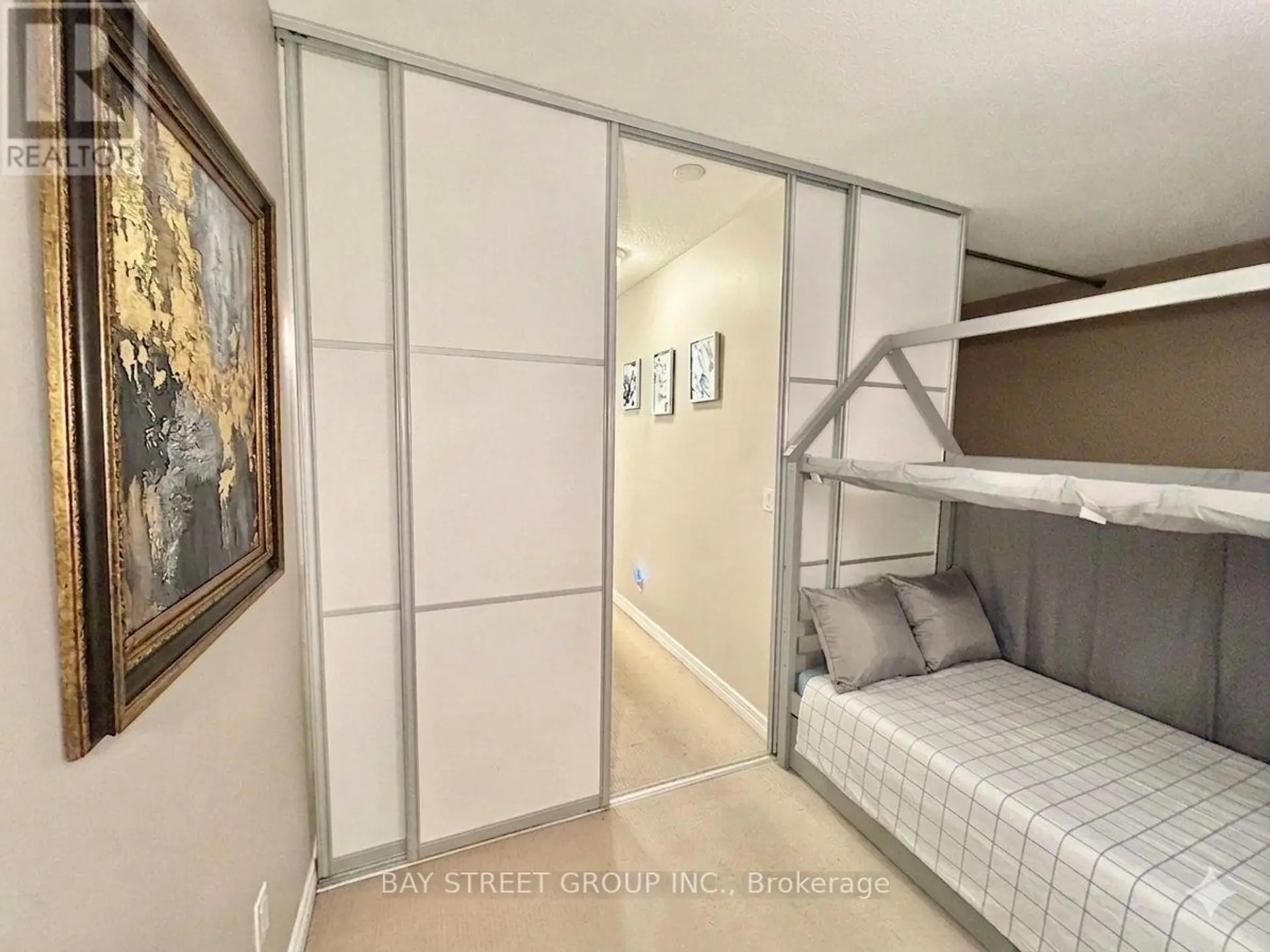 #UPH3 1 AVONDALE AVENUE - Image 4