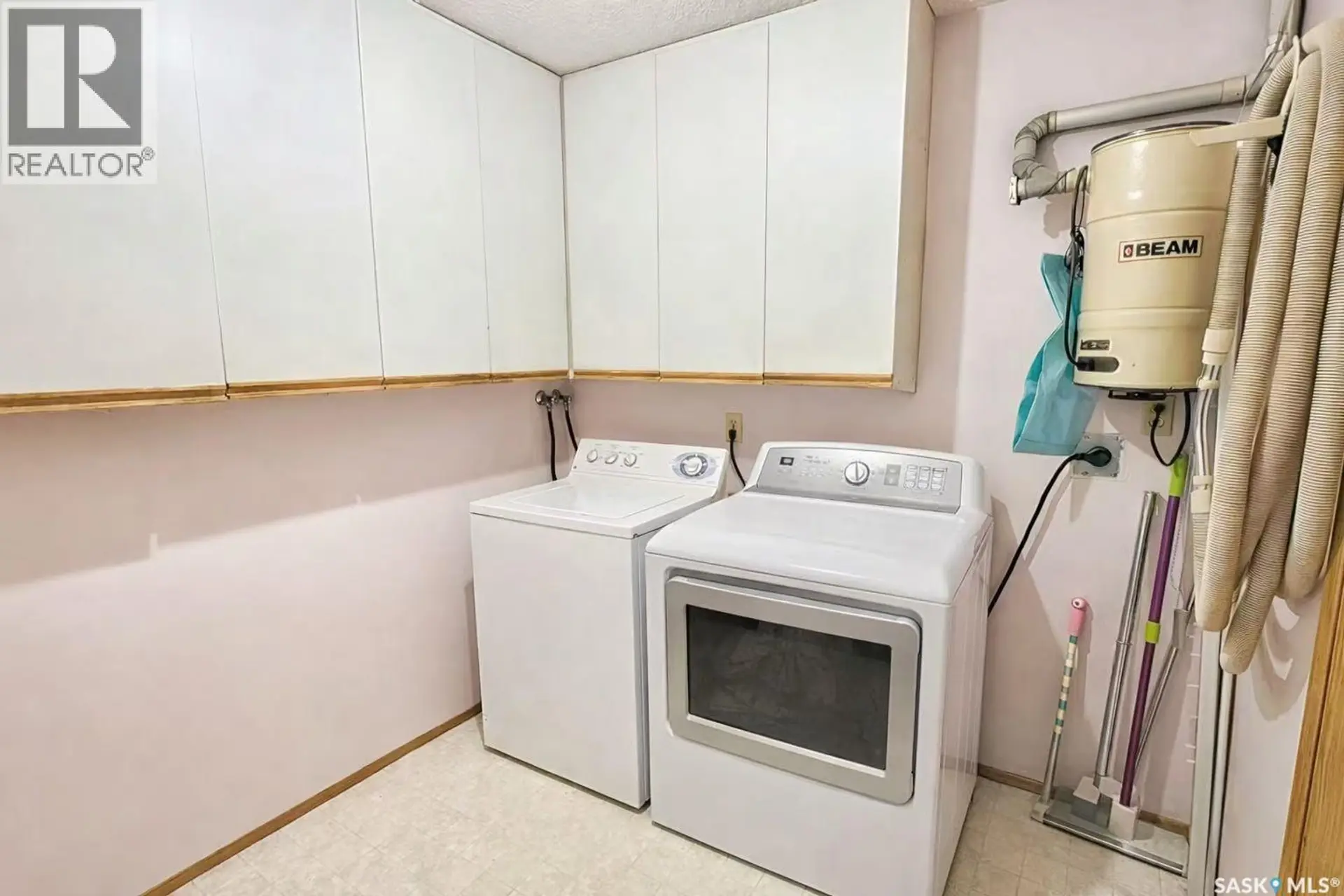 #301 918 ARGYLE AVENUE - Image 12