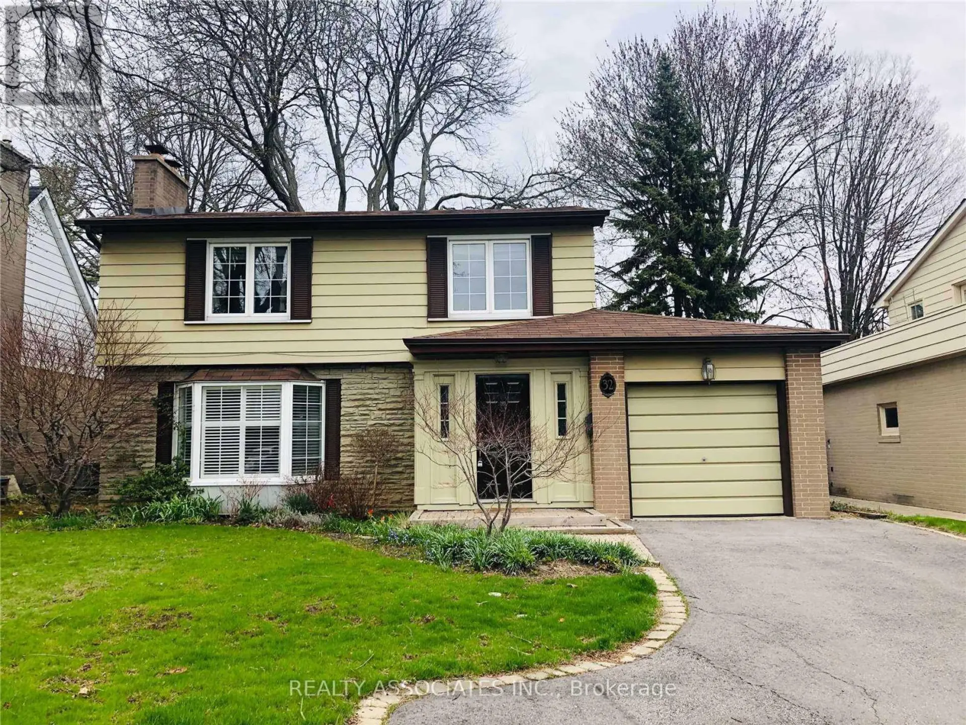 32 ALMOND AVENUE - Image 1