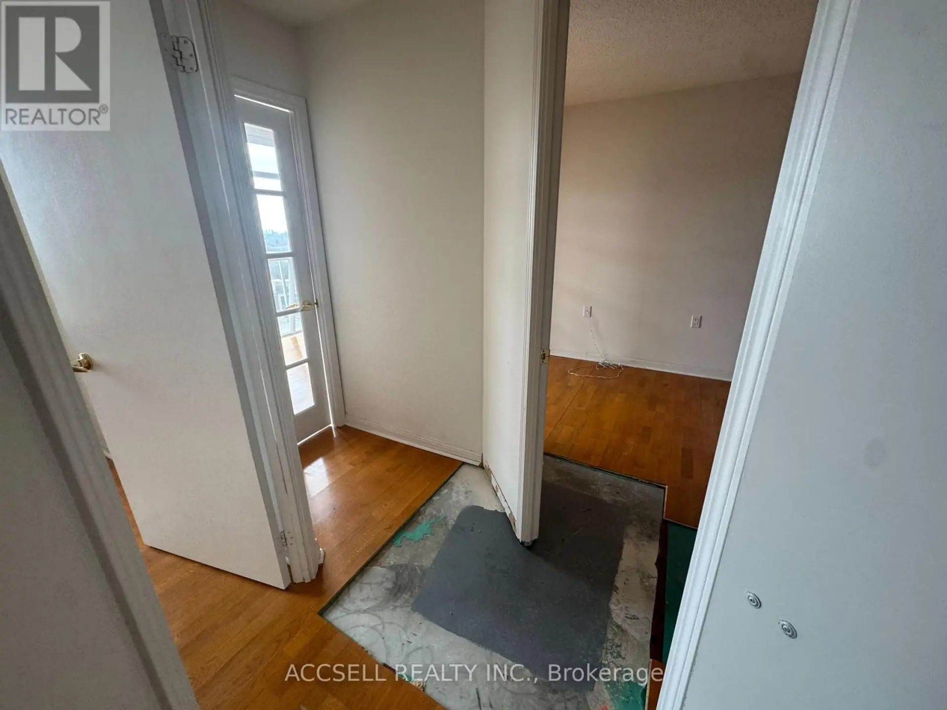 #PH12 650 LAWRENCE AVENUE W - Image 7