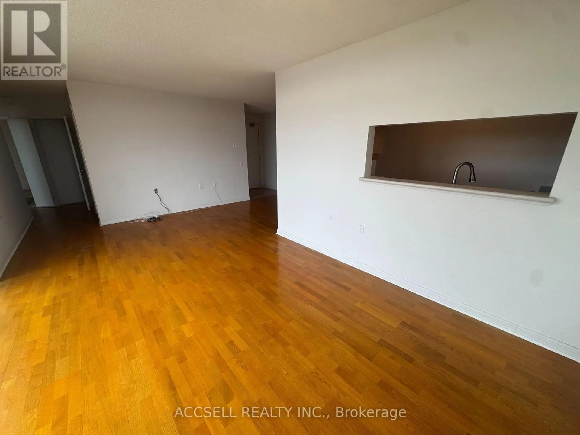 #PH12 650 LAWRENCE AVENUE W - Image 4