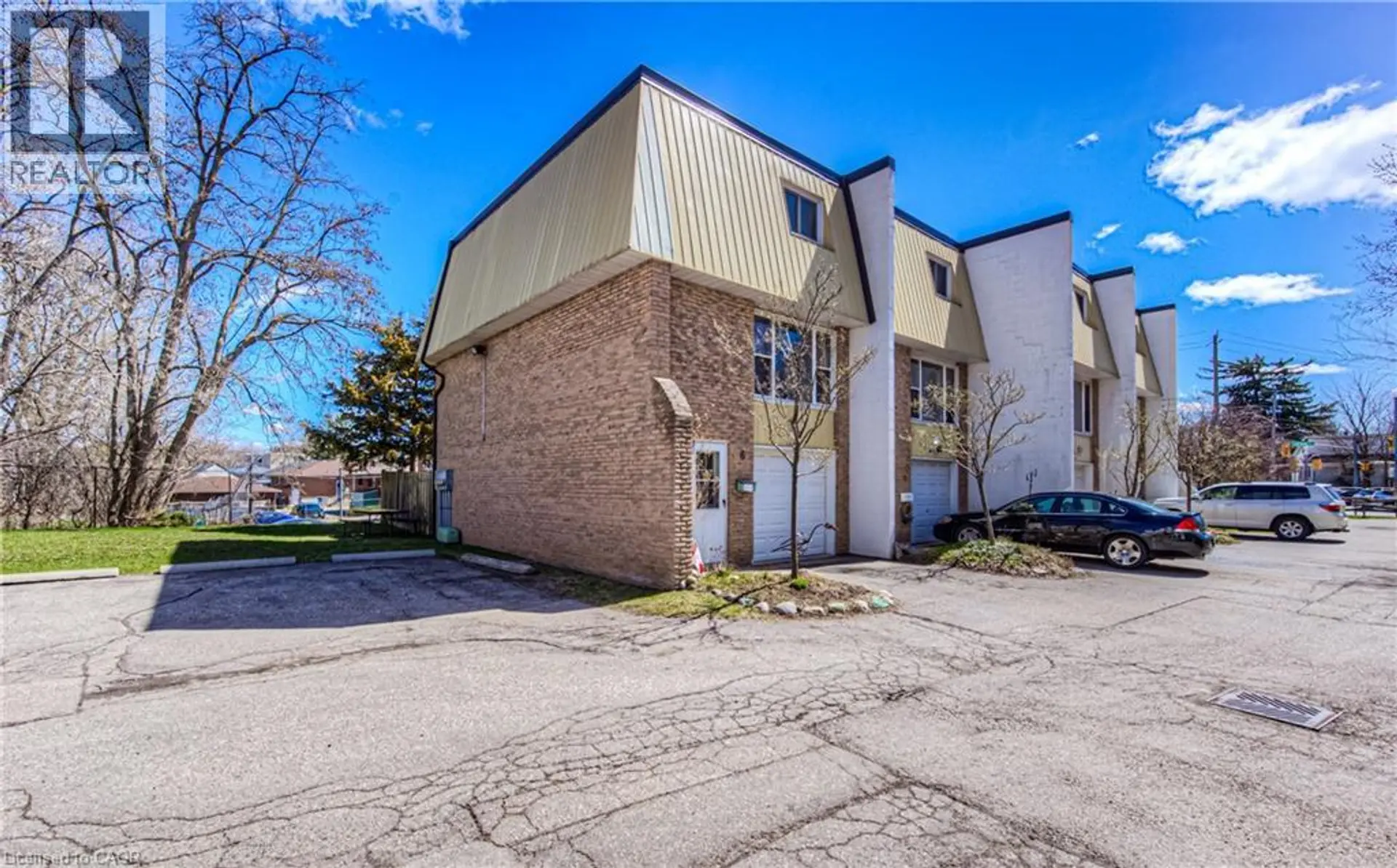 #6 70 MORGAN AVENUE - Image 2